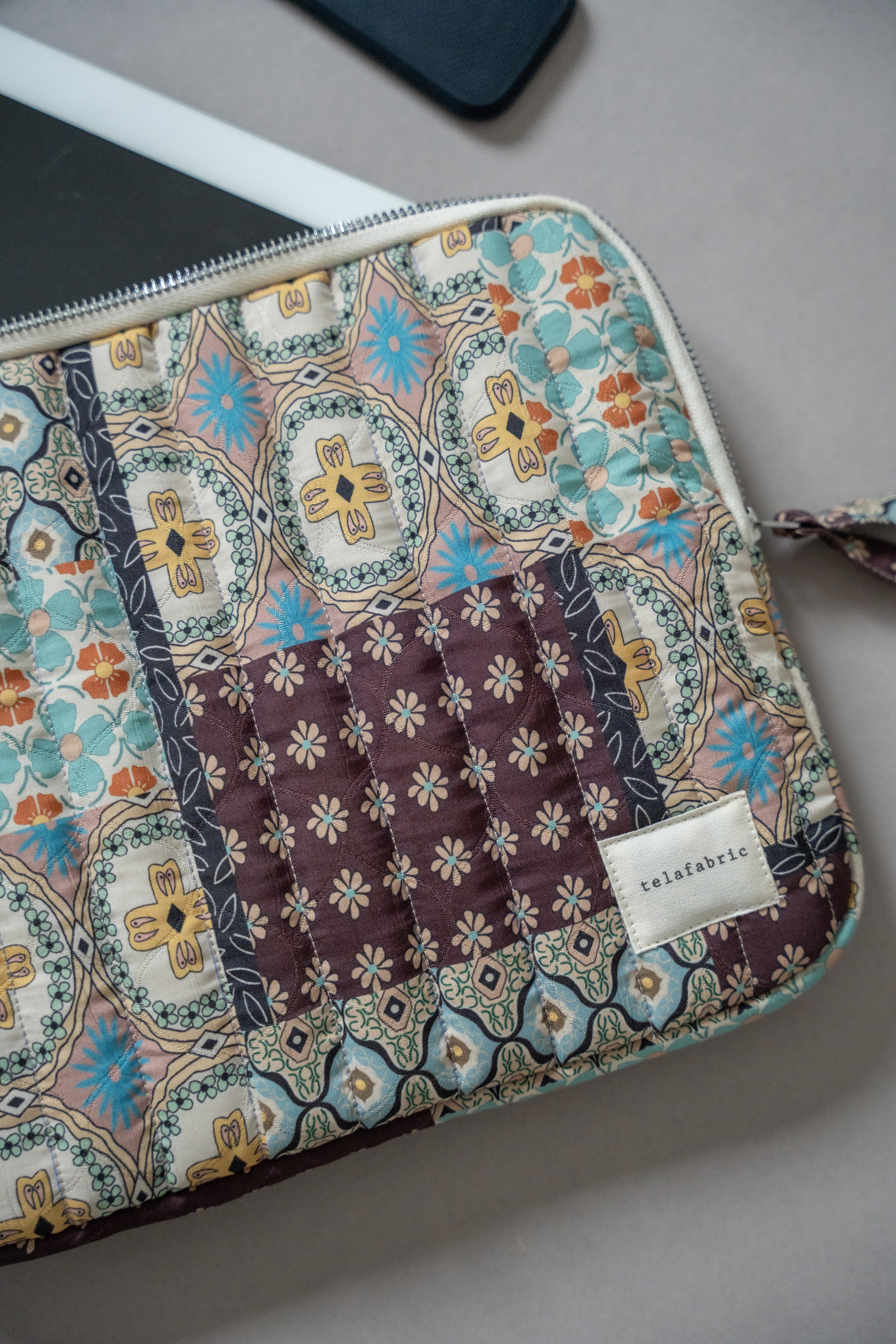PATCHWORK DESENLİ TABLET ÇANTASI