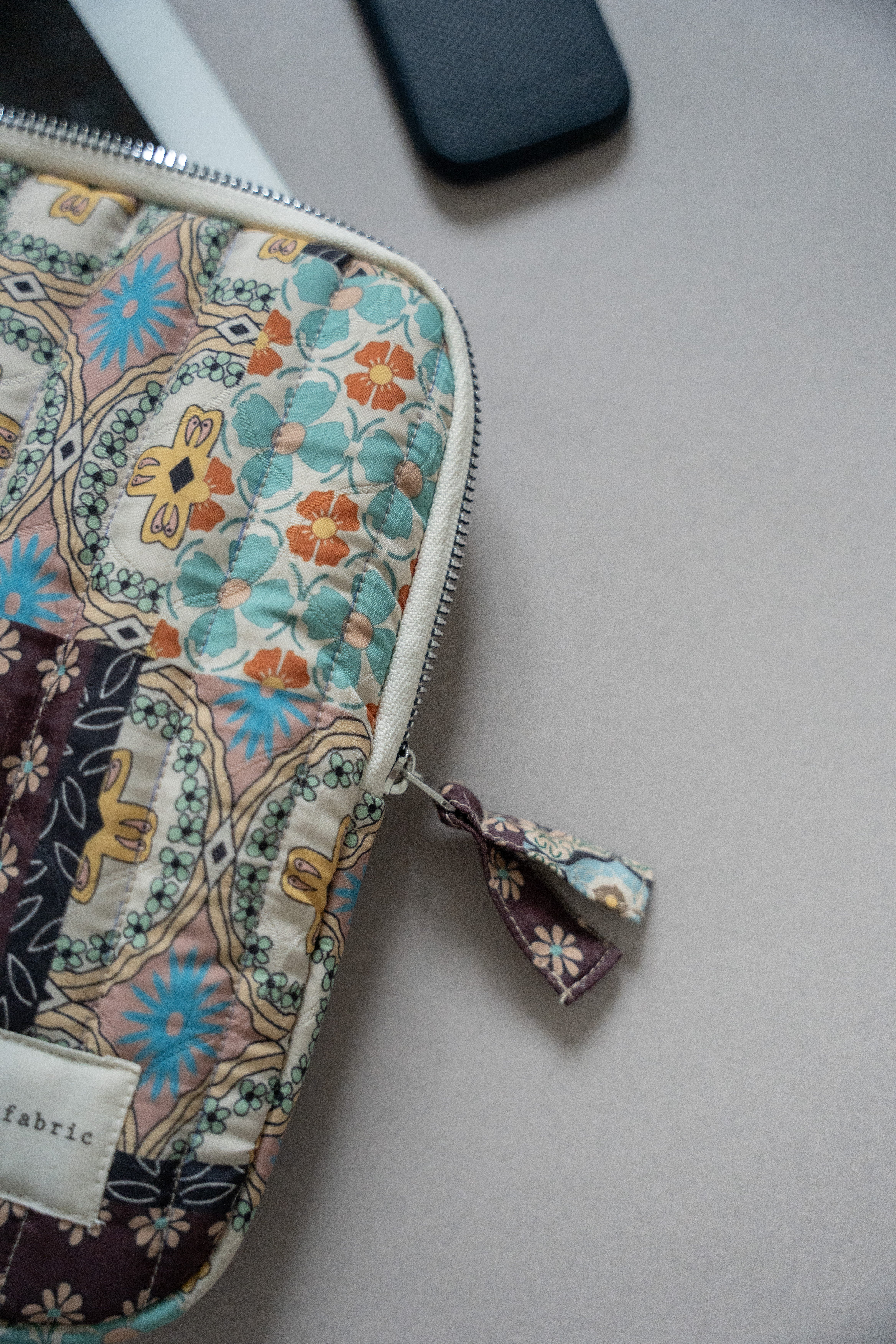 PATCHWORK DESENLİ TABLET ÇANTASI