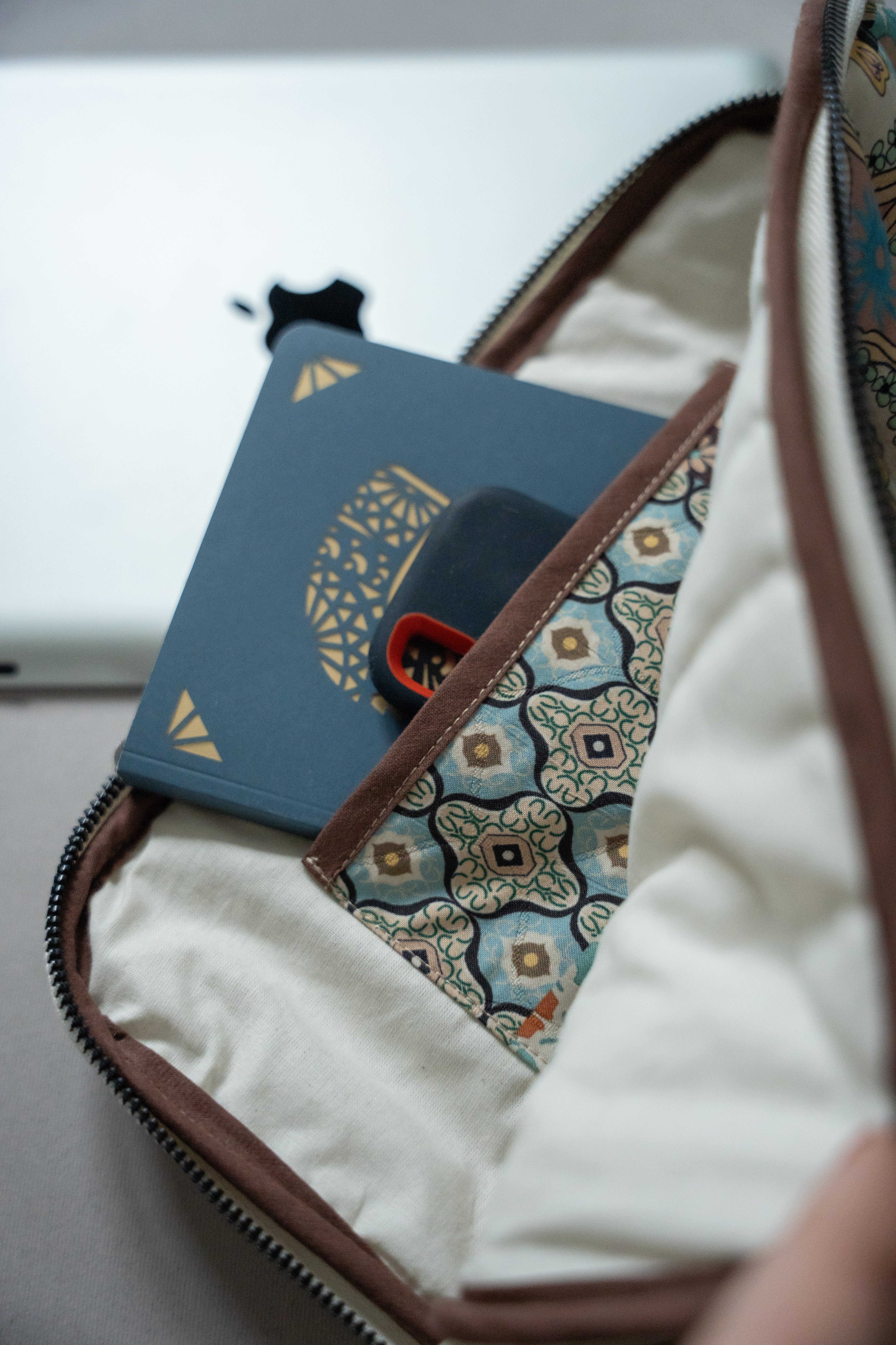 PATCHWORK DESENLİ TABLET ÇANTASI