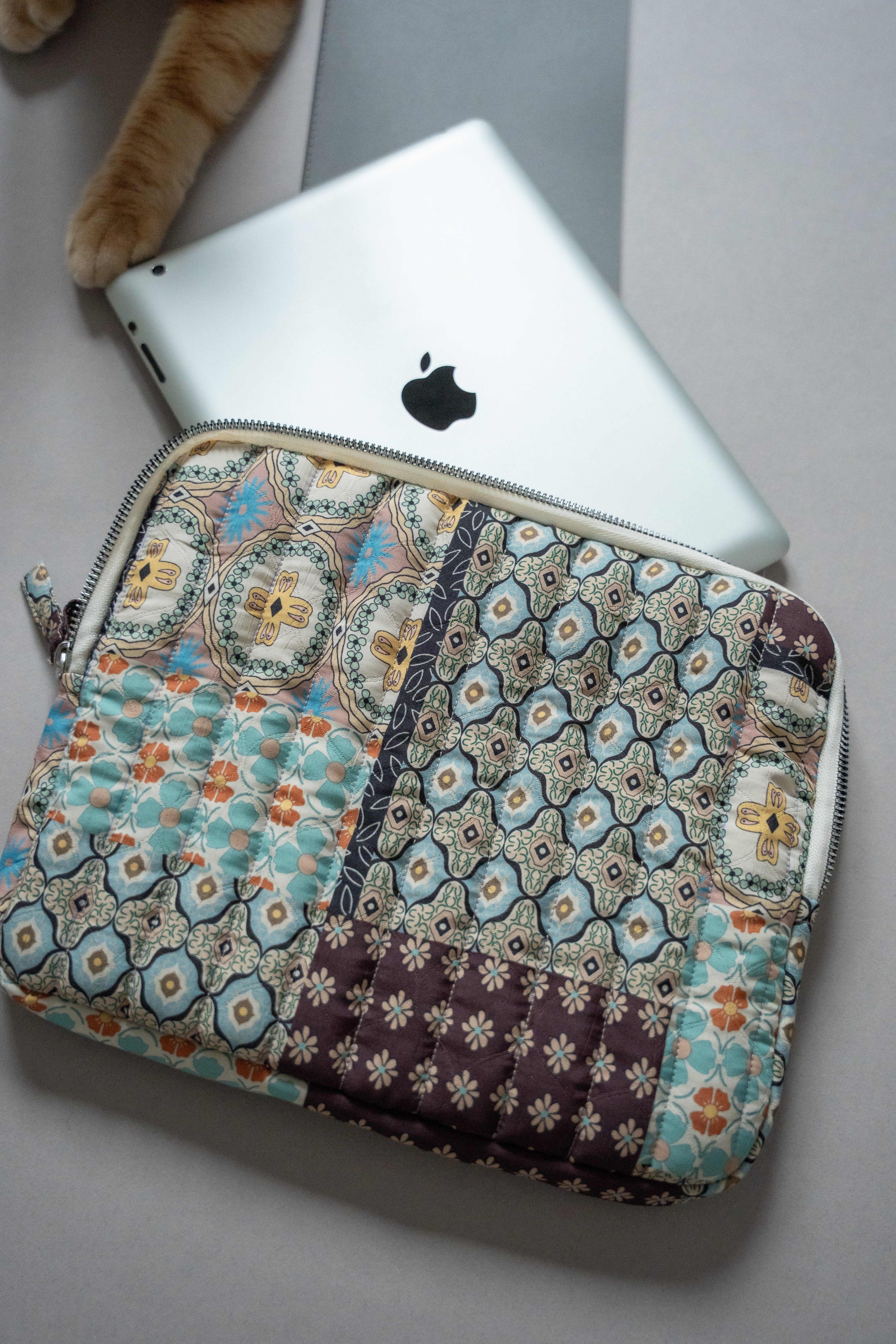 PATCHWORK DESENLİ TABLET ÇANTASI