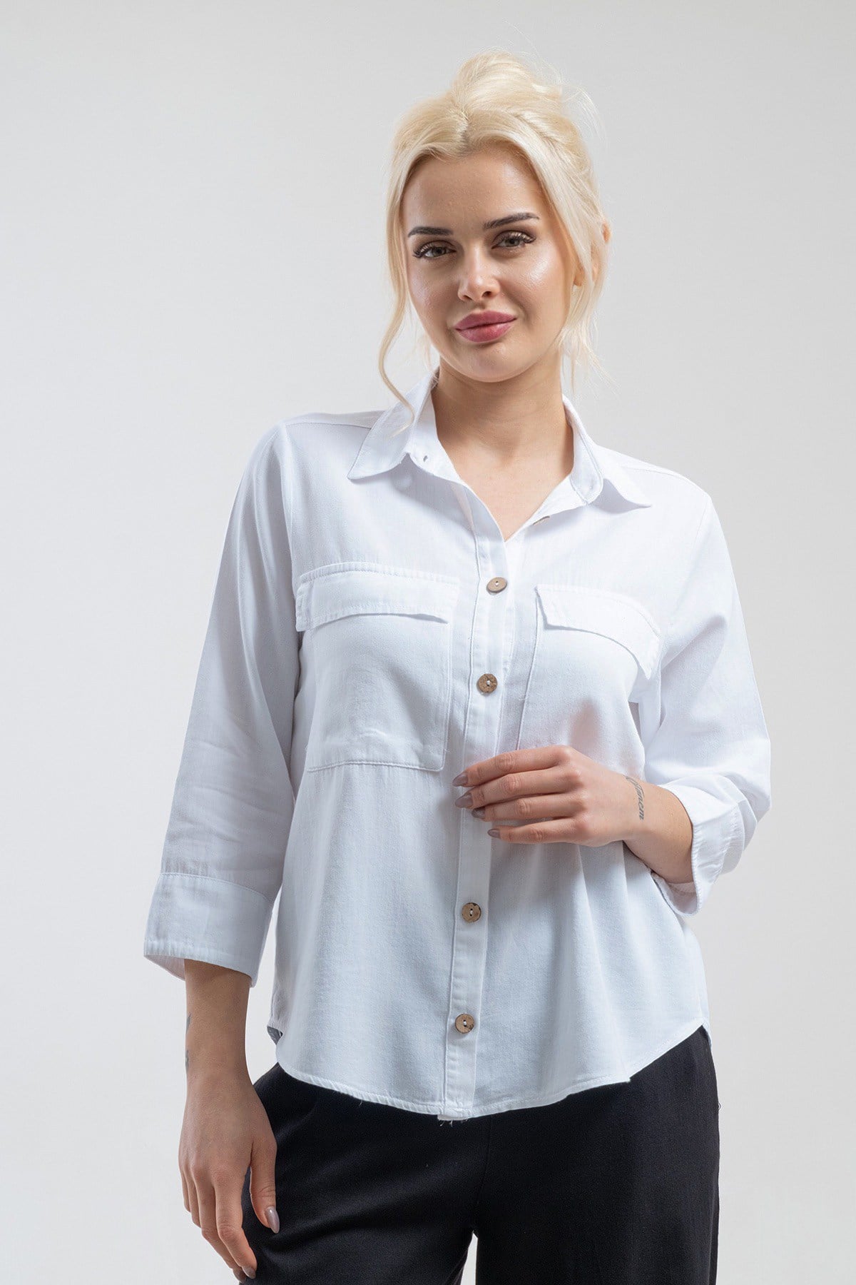 Bold & Young Kadın Beyaz %100 Pamuklu 3/4 Kol Kapaklı Büyük Cepli Gömlek