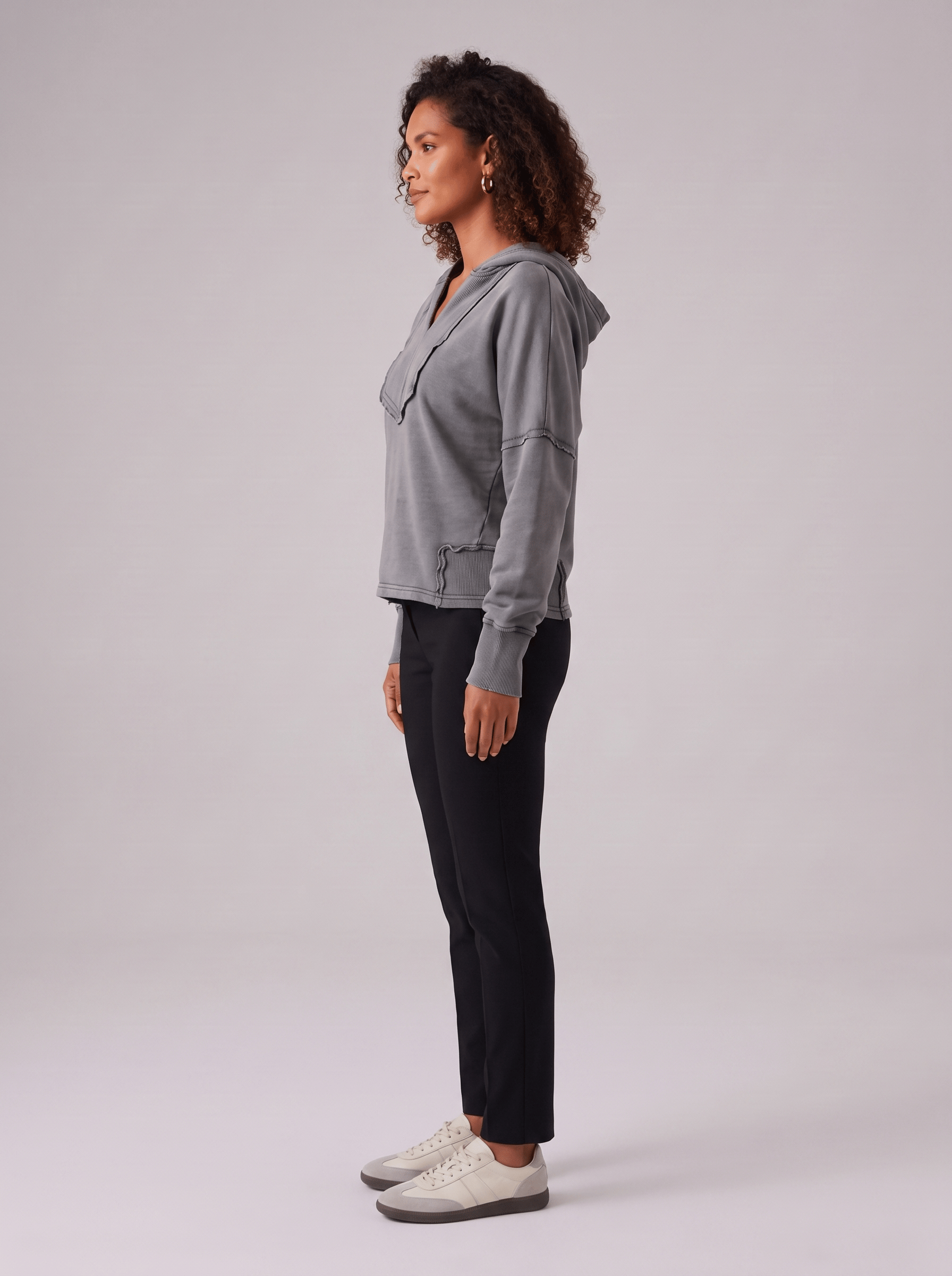 Bold & Young Kadın Gri V Yaka Dikiş Detaylı Parça Boya Yıkama Efektli %100 Pamuk Kapüşonlu Sweatshirt