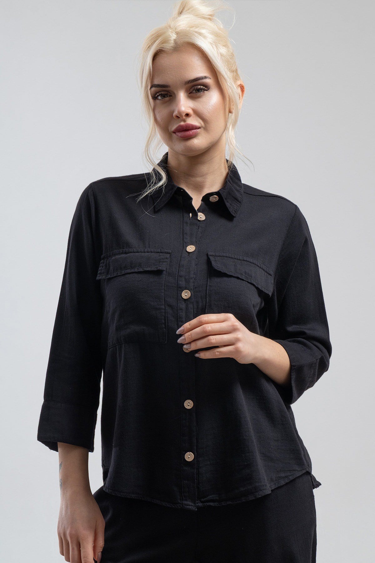 Bold & Young Kadın Siyah %100 Pamuklu 3/4 Kol Kapaklı Büyük Cepli Gömlek