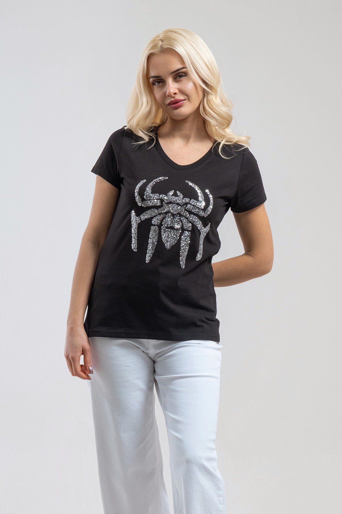 Bold & Young Kadın Siyah Gri Pul Payet İşlemeli Örümcek Desenli Kısa Kollu V Yaka T-Shirt