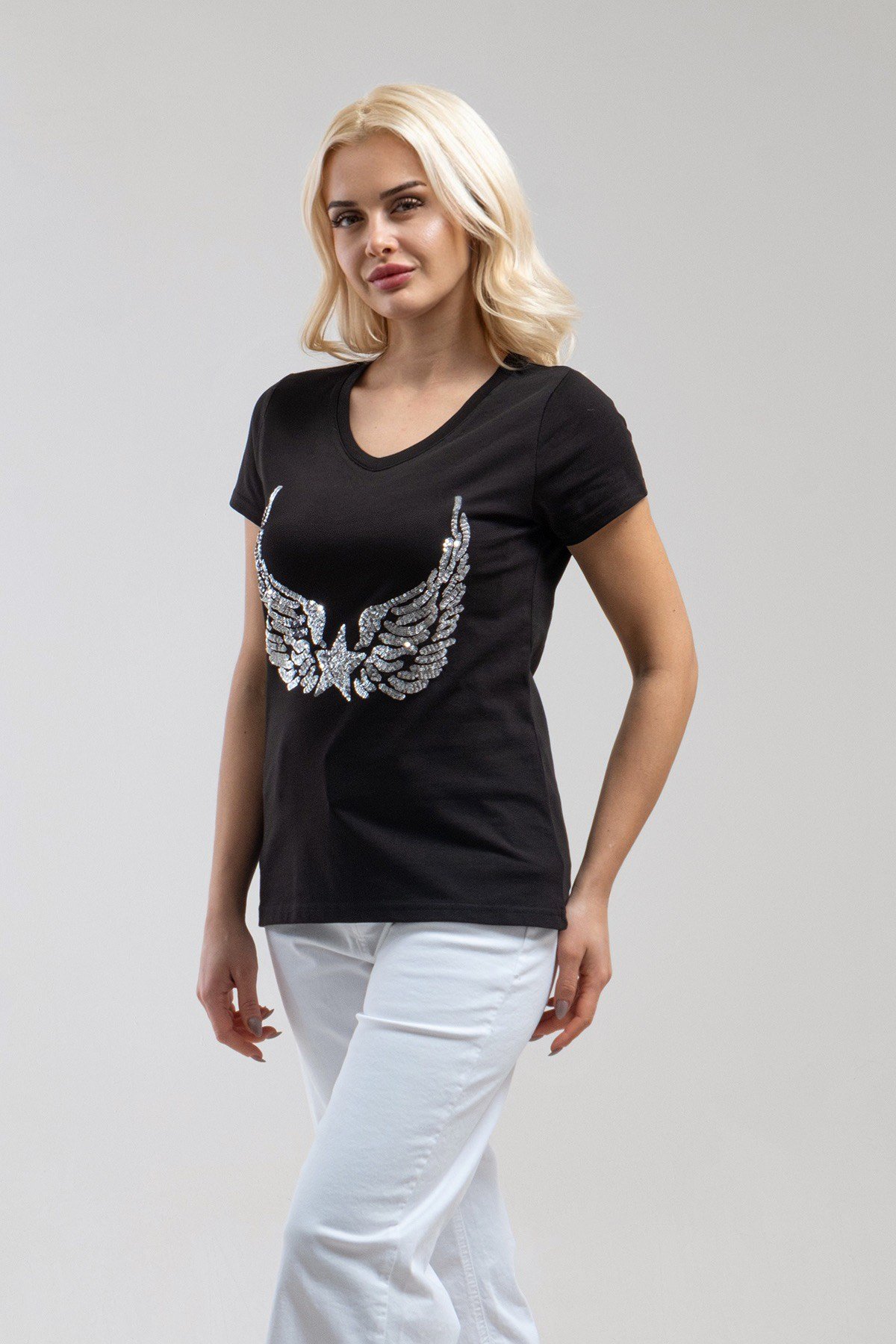 Bold & Young Kadın Siyah Gümüş Pul Payet İşlemeli Melek Kanadı Desenli V Yaka T-Shirt