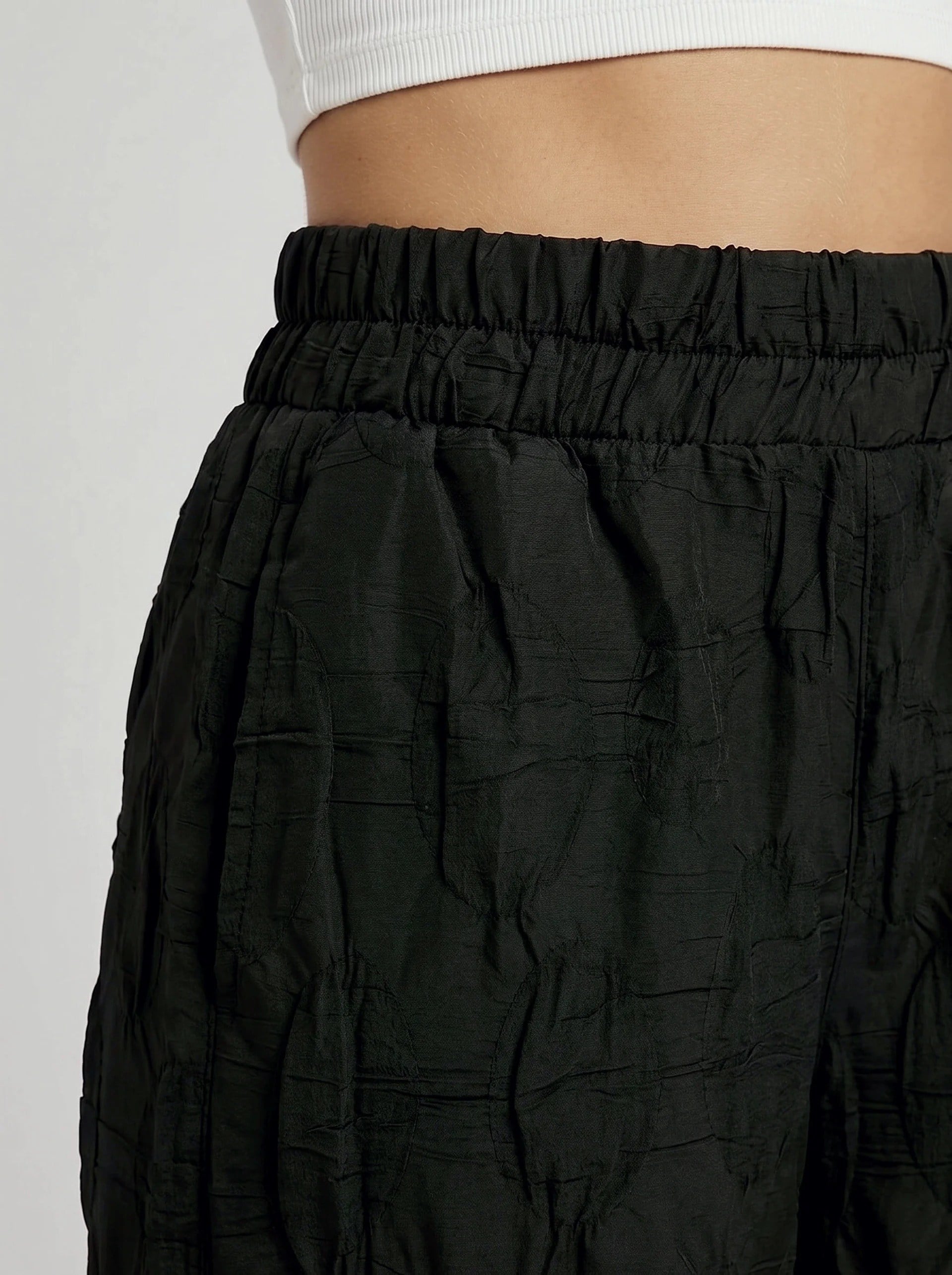 Bold & Young Kadın Siyah Jakarlı Desenli Beli Lastikli Cepli Bol Paça Pantolon