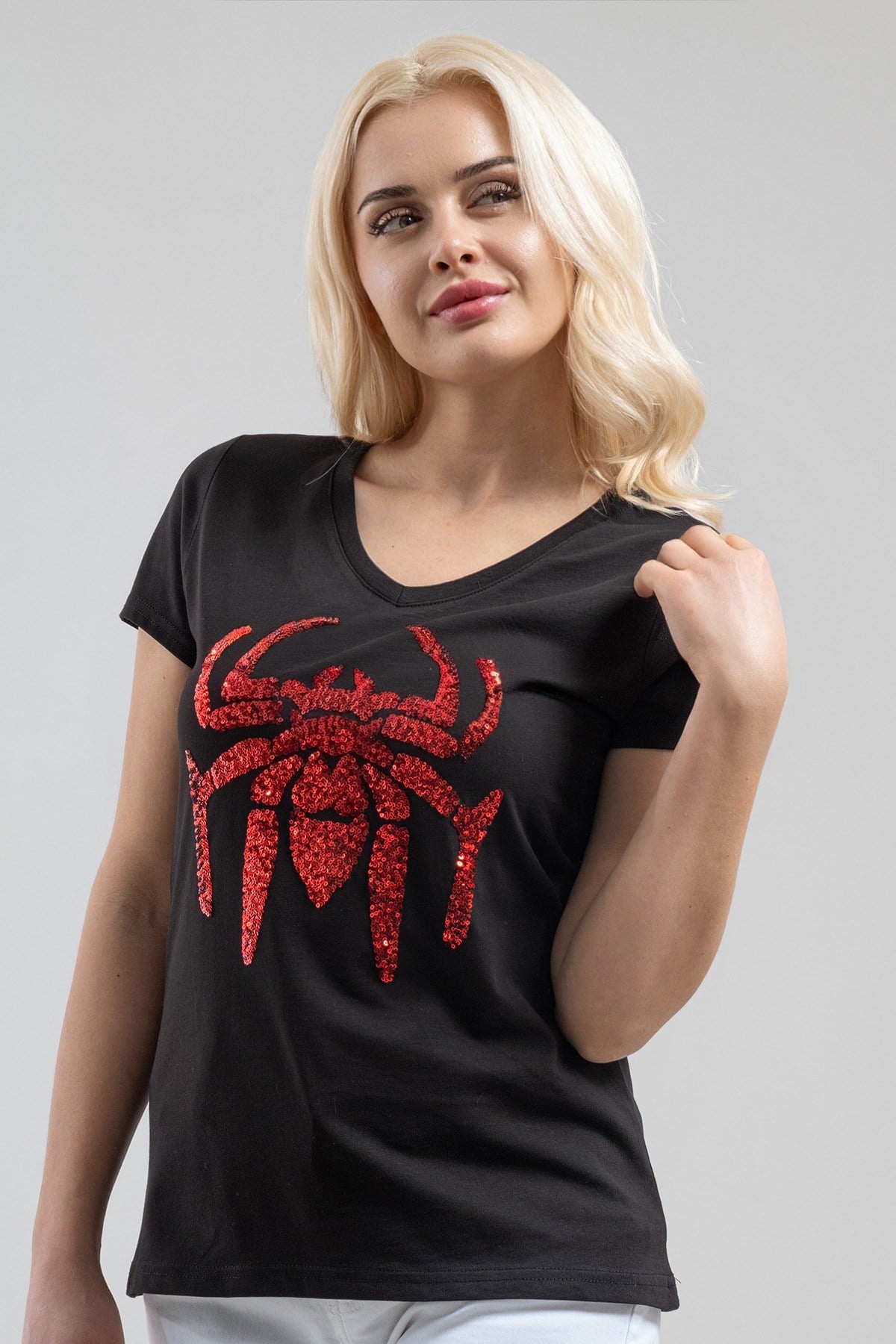 Bold & Young Kadın Siyah Pul Payet İşlemeli Örümcek Desenli Kısa Kollu V Yaka T-Shirt