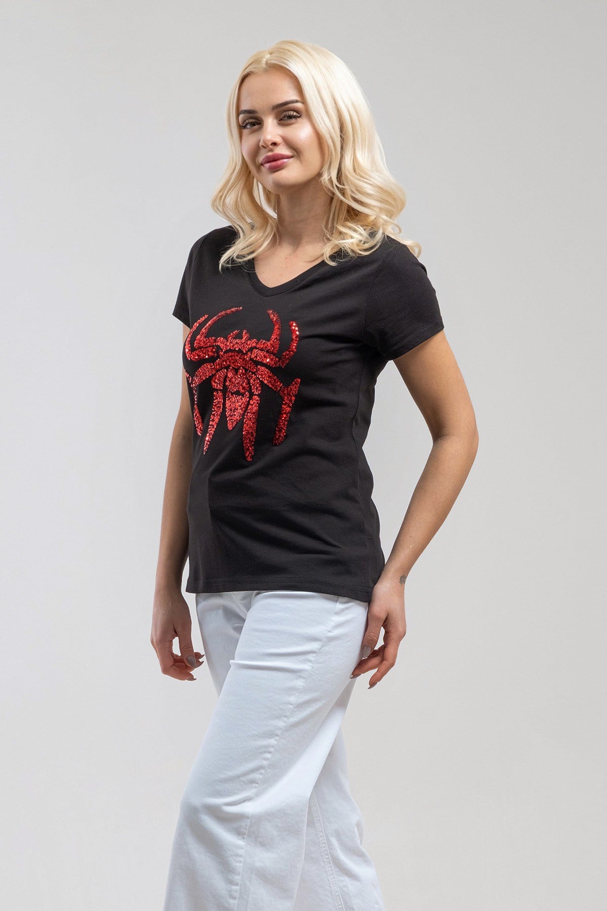 Bold & Young Kadın Siyah Pul Payet İşlemeli Örümcek Desenli Kısa Kollu V Yaka T-Shirt