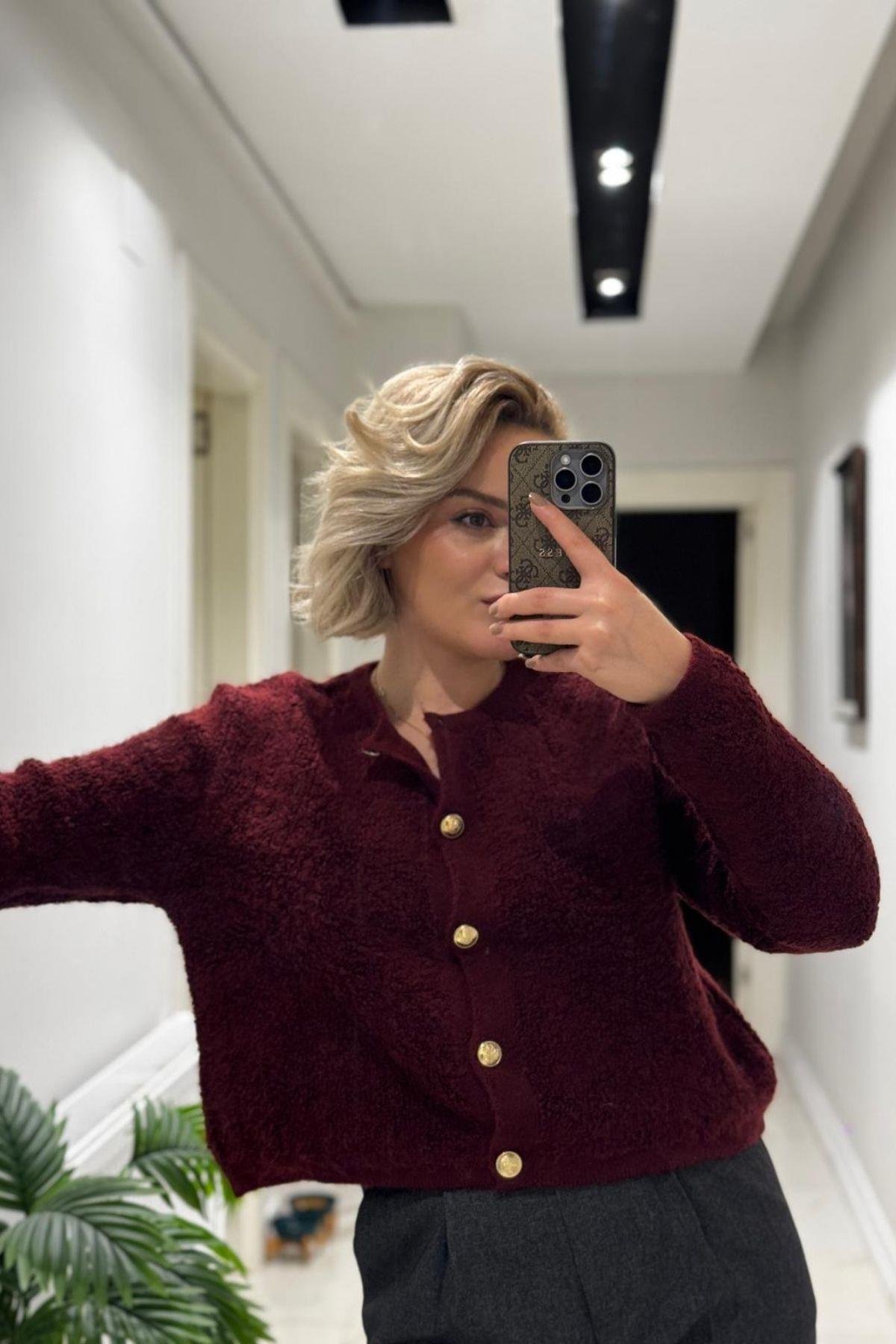 Bordo Gold Düğme Detaylı Kadın Hırka