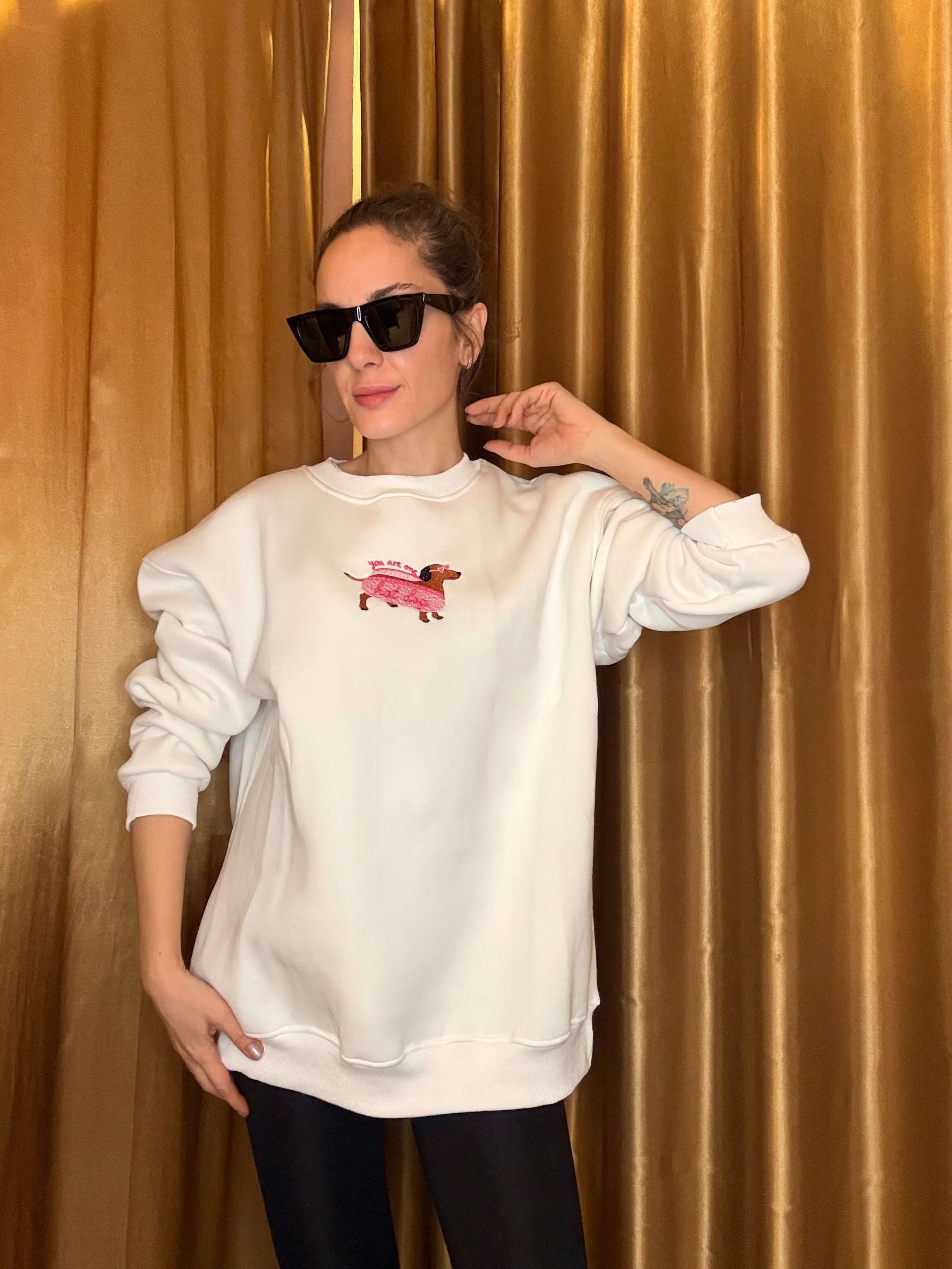 Beyaz Dog Nakış İşlemeli Şardonlu Sweatshirt