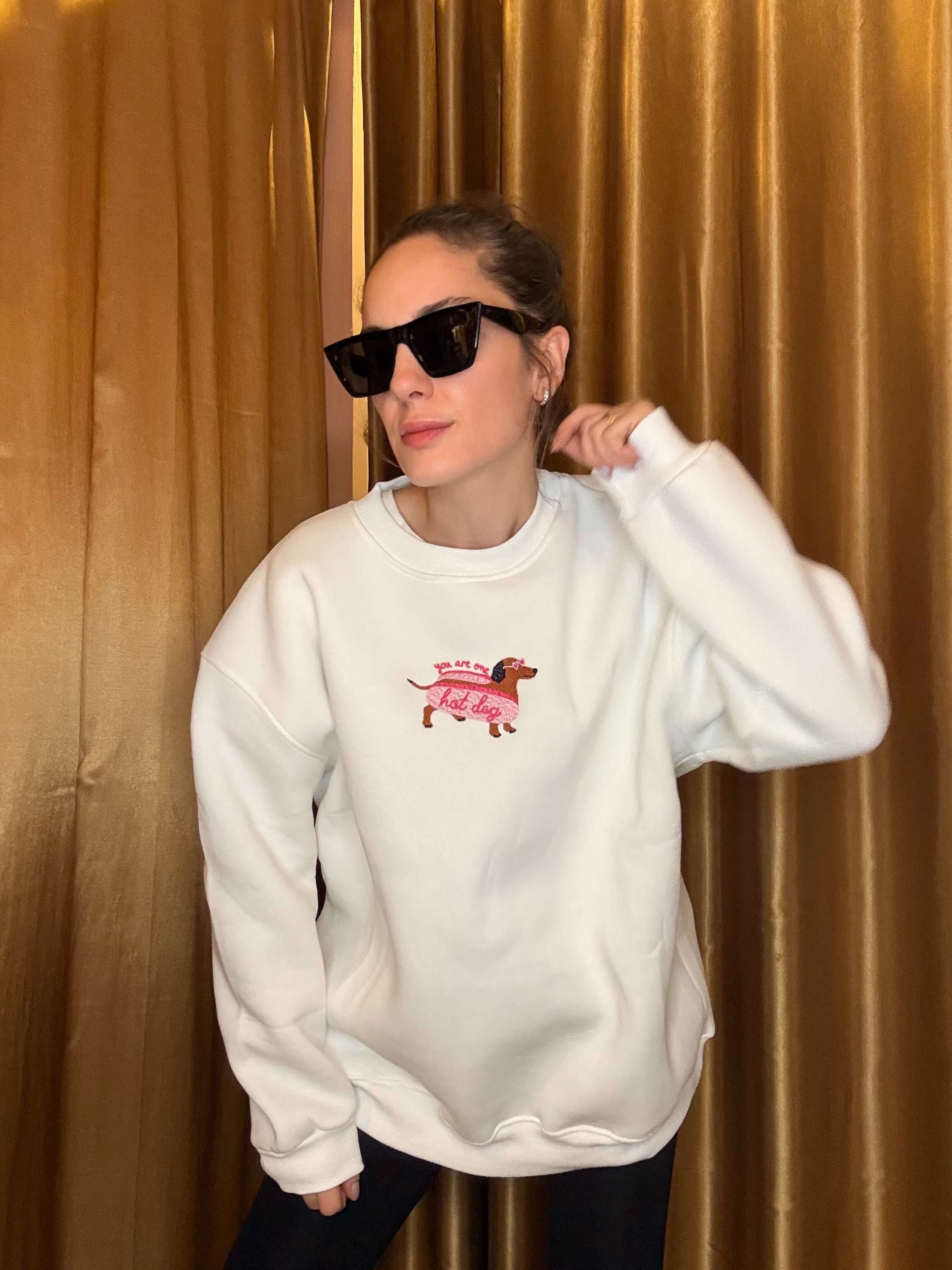 Beyaz Dog Nakış İşlemeli Şardonlu Sweatshirt