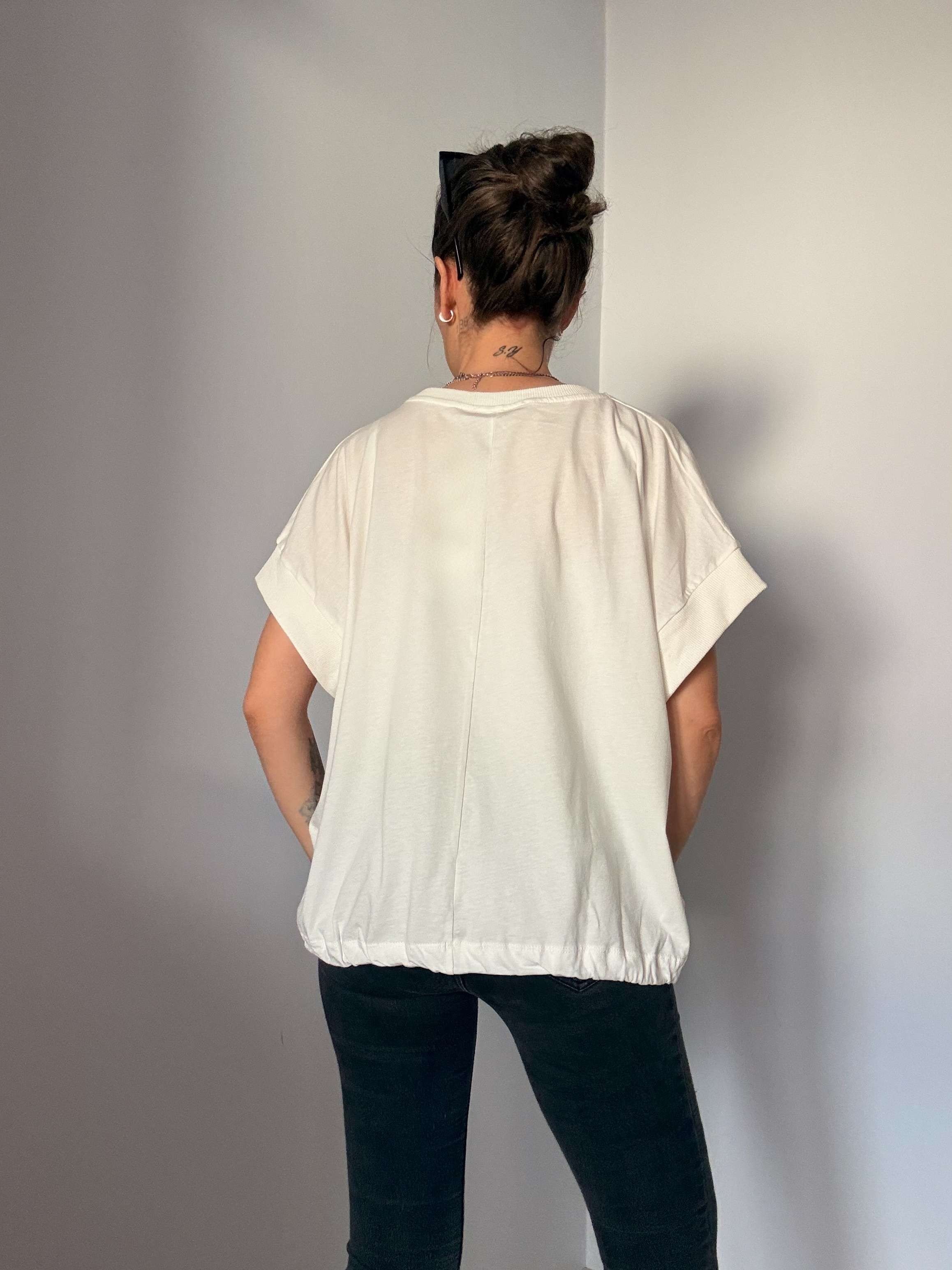 Beyaz Paint Girl Baskılı Alttan Büzmeli Tişört