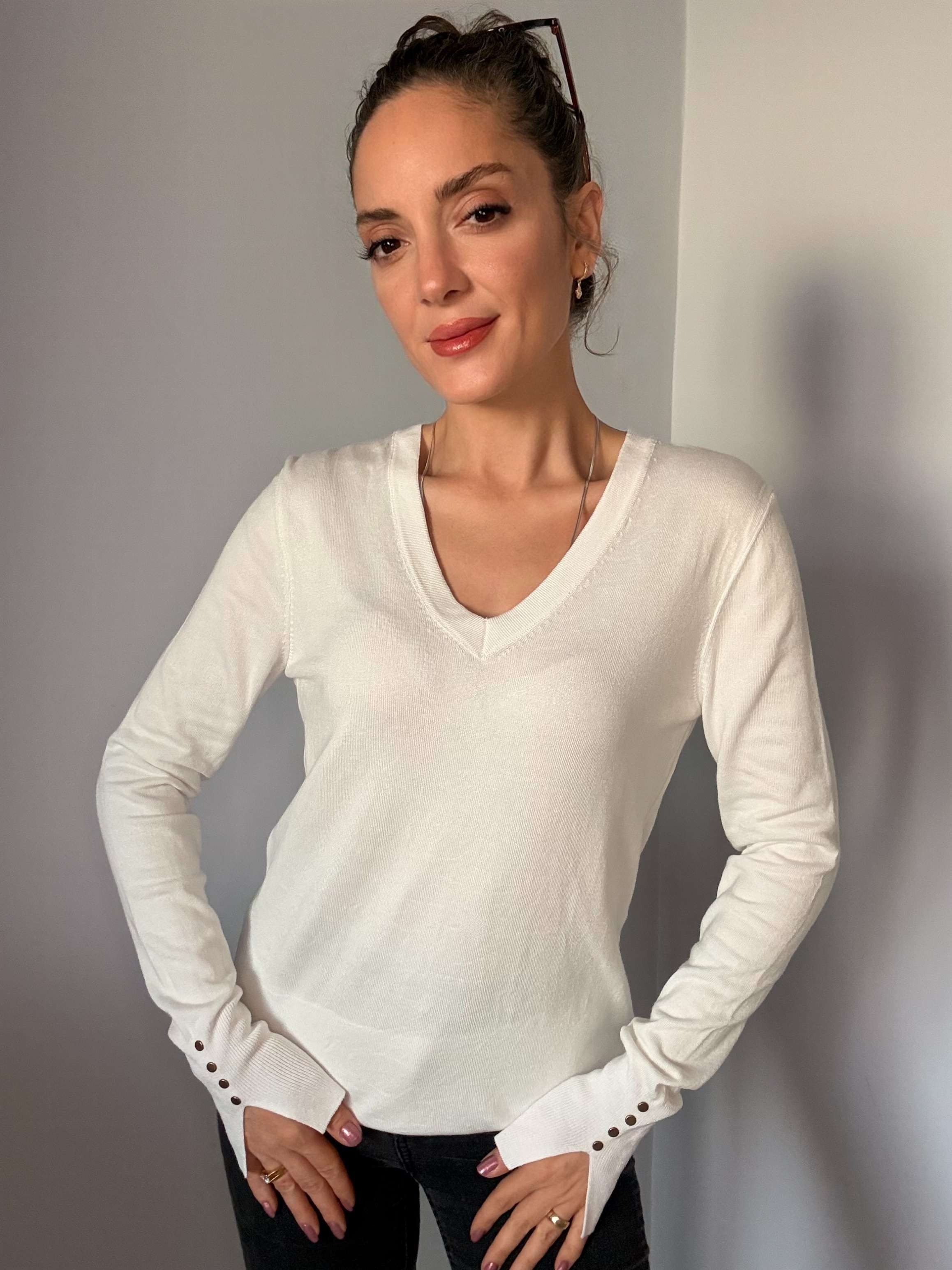 Beyaz V Yaka Kol Detaylı Triko