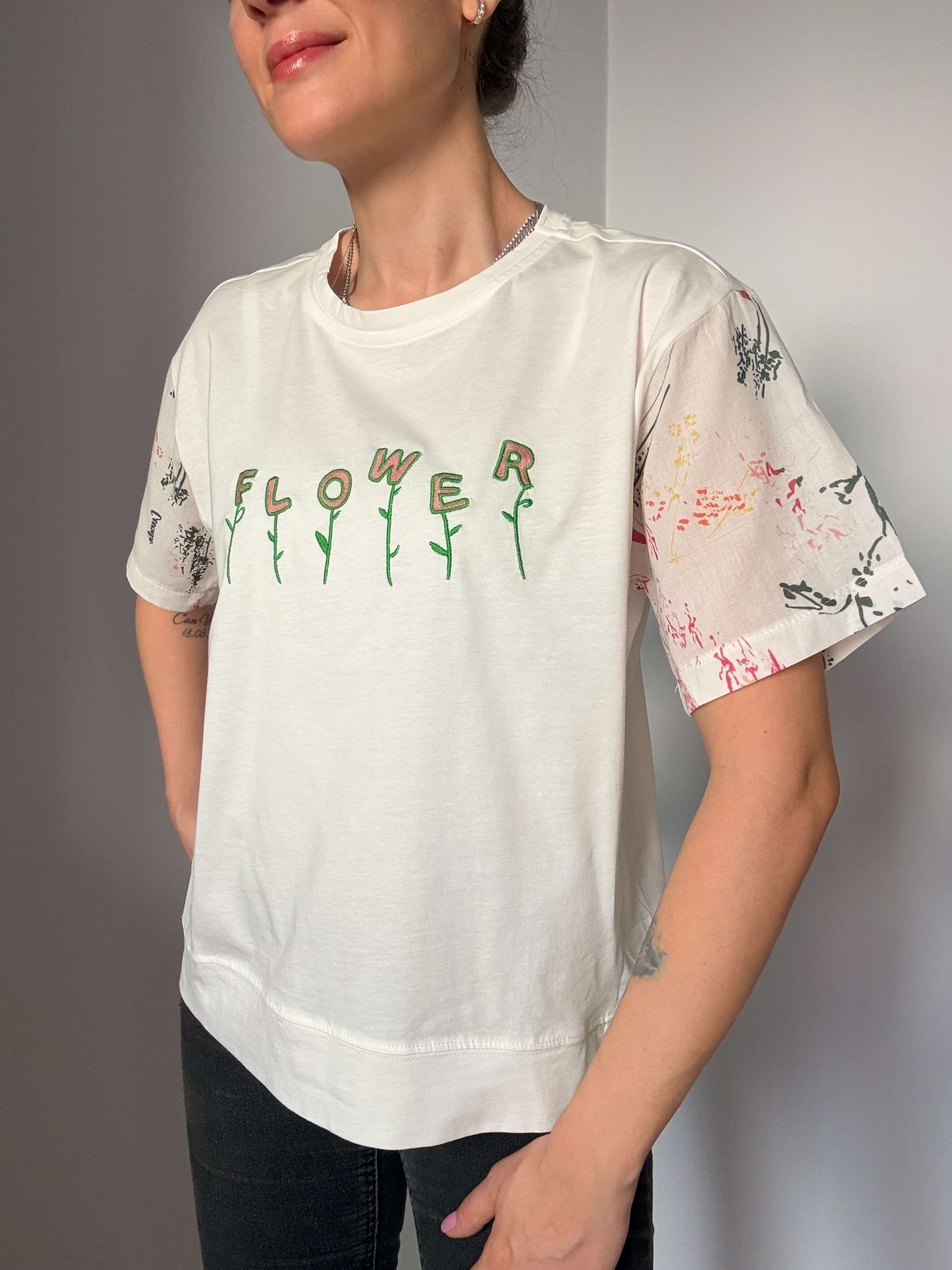 Ekru Flower Baskılı Tişört