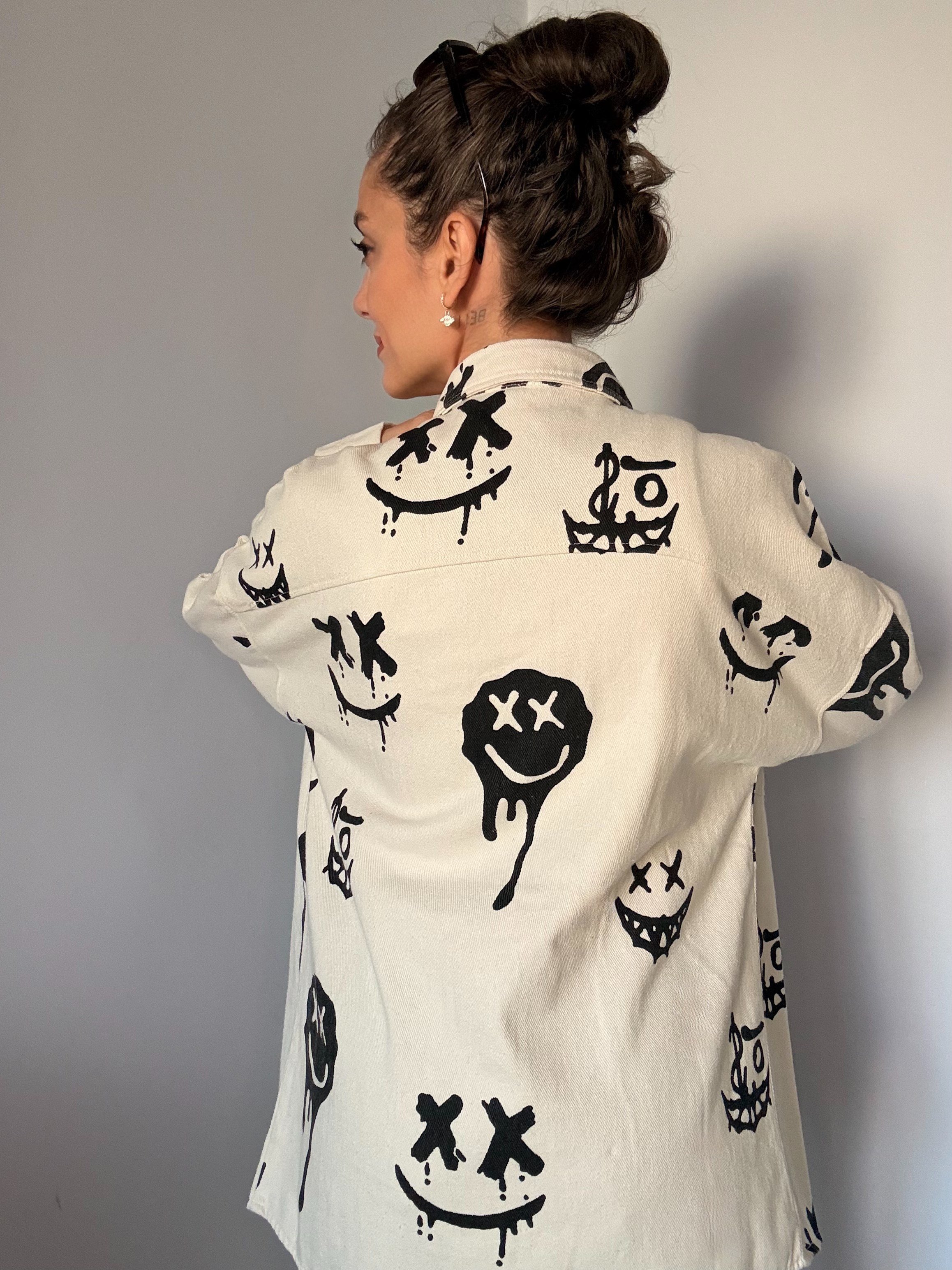 Ekru Smile Baskılı Lazer Detaylı Ceket