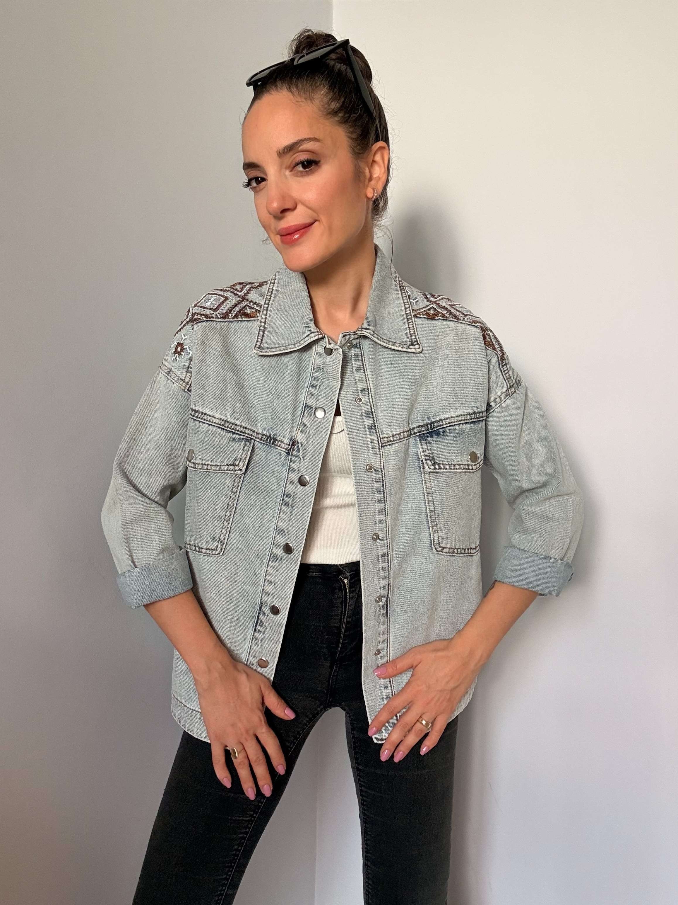 Etnik Nakış Detaylı Denim Ceket