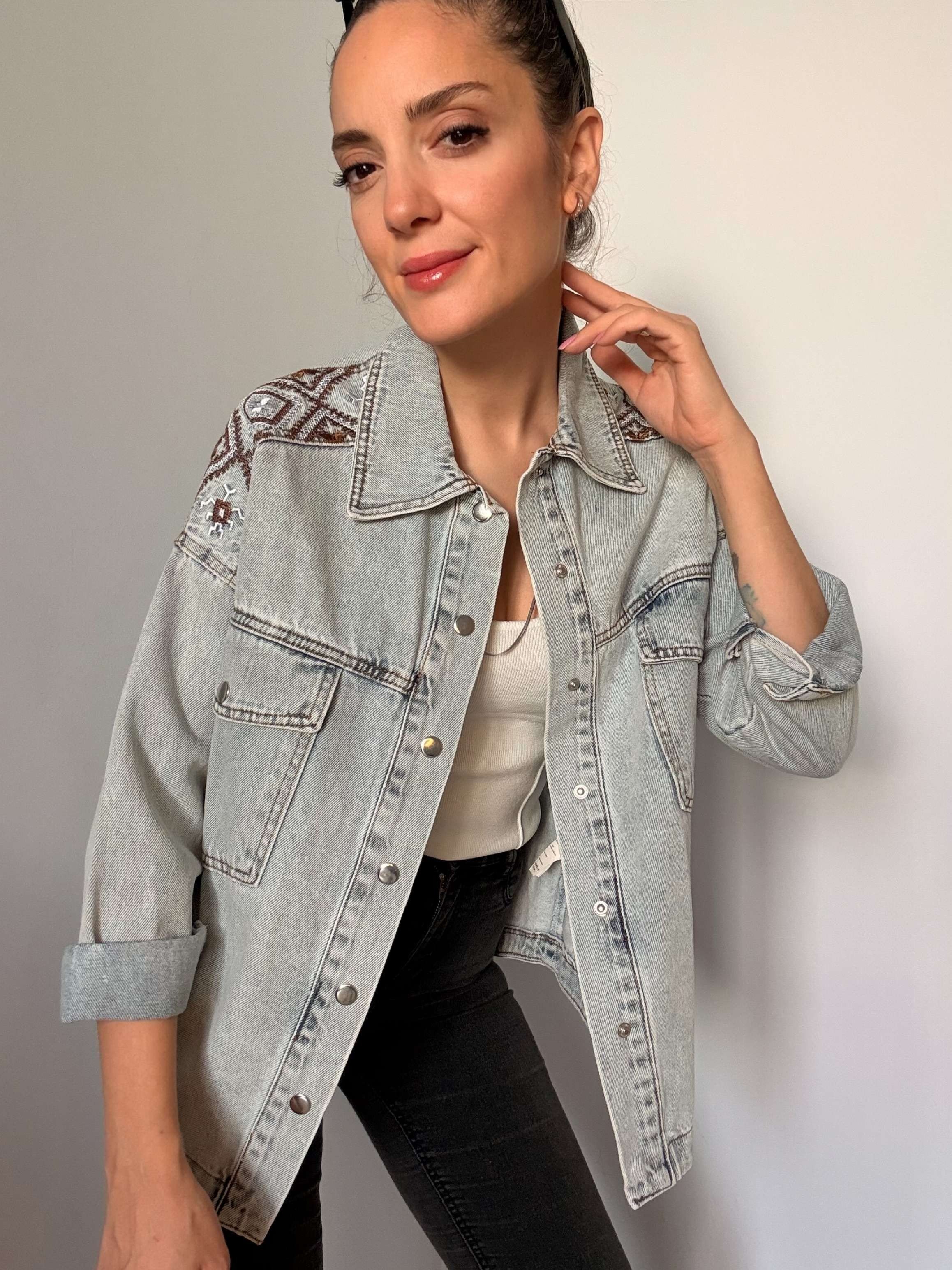 Etnik Nakış Detaylı Denim Ceket