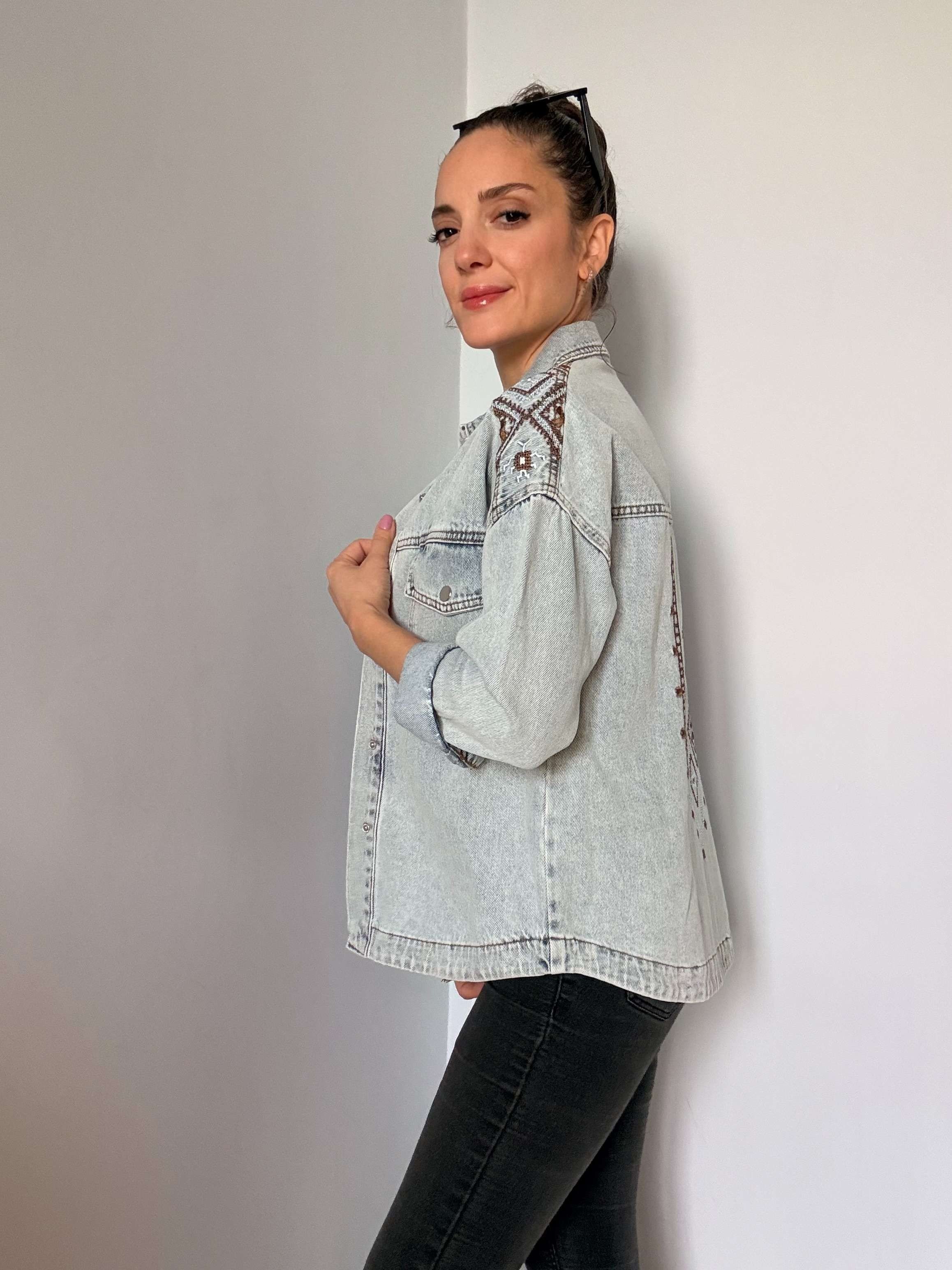 Etnik Nakış Detaylı Denim Ceket