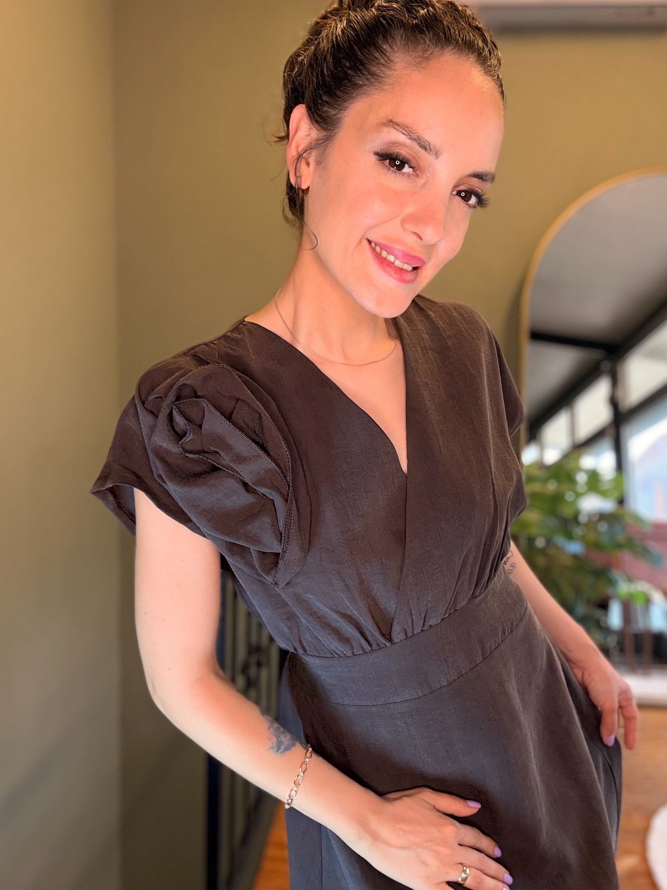 Kahve Gül Detaylı Kruvaze Tensel Elbise