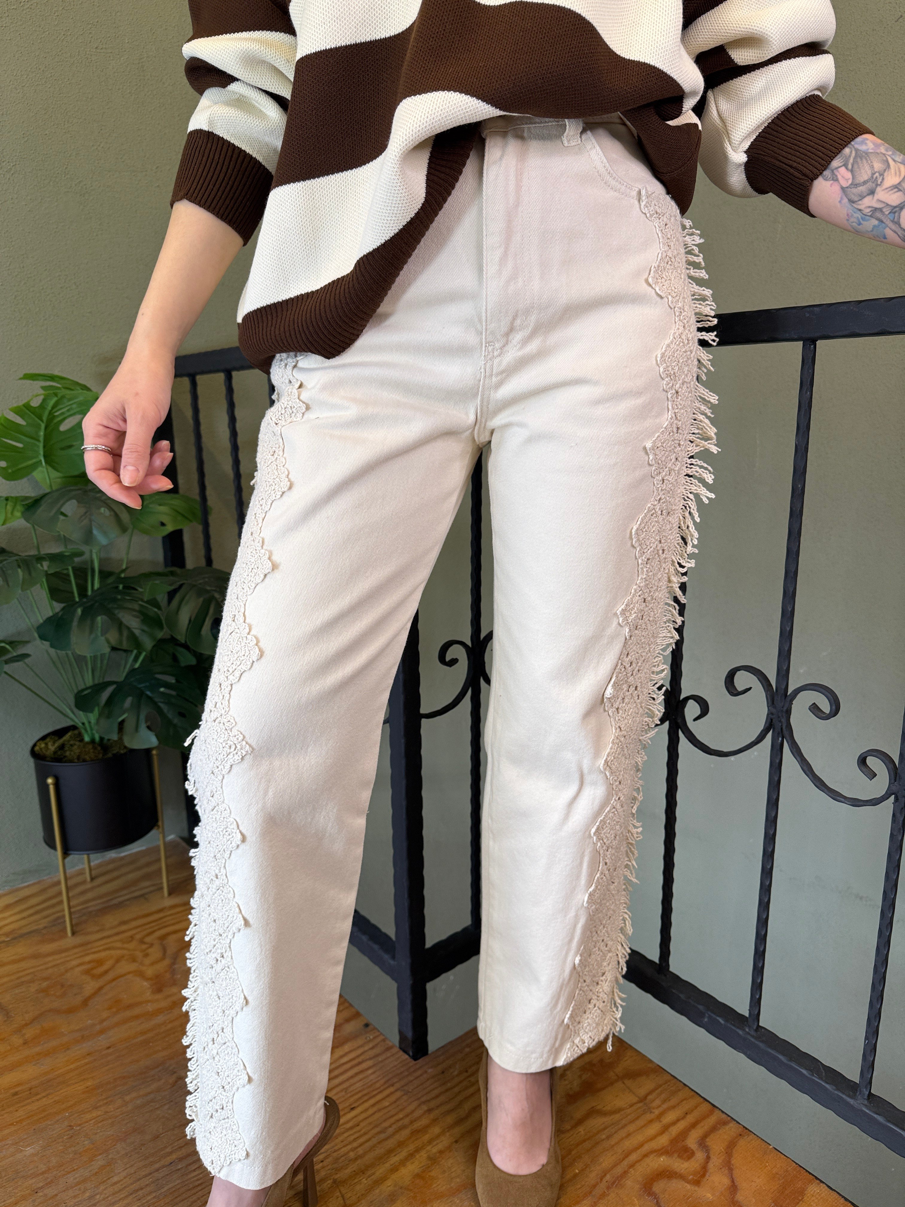Krem Güpür Detaylı Jean
