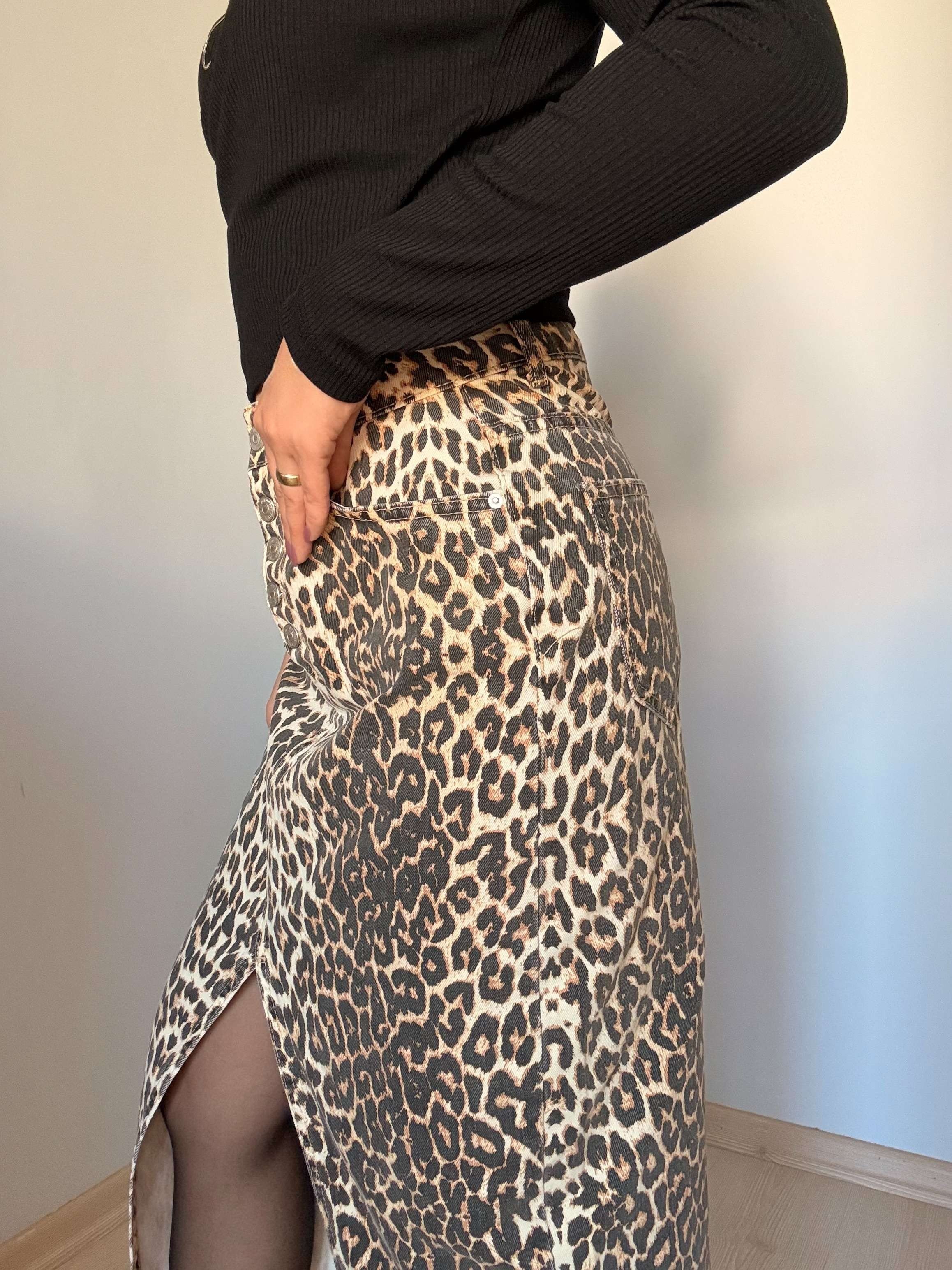 Leopar Önden Yırtmaç Detaylı Denim Etek