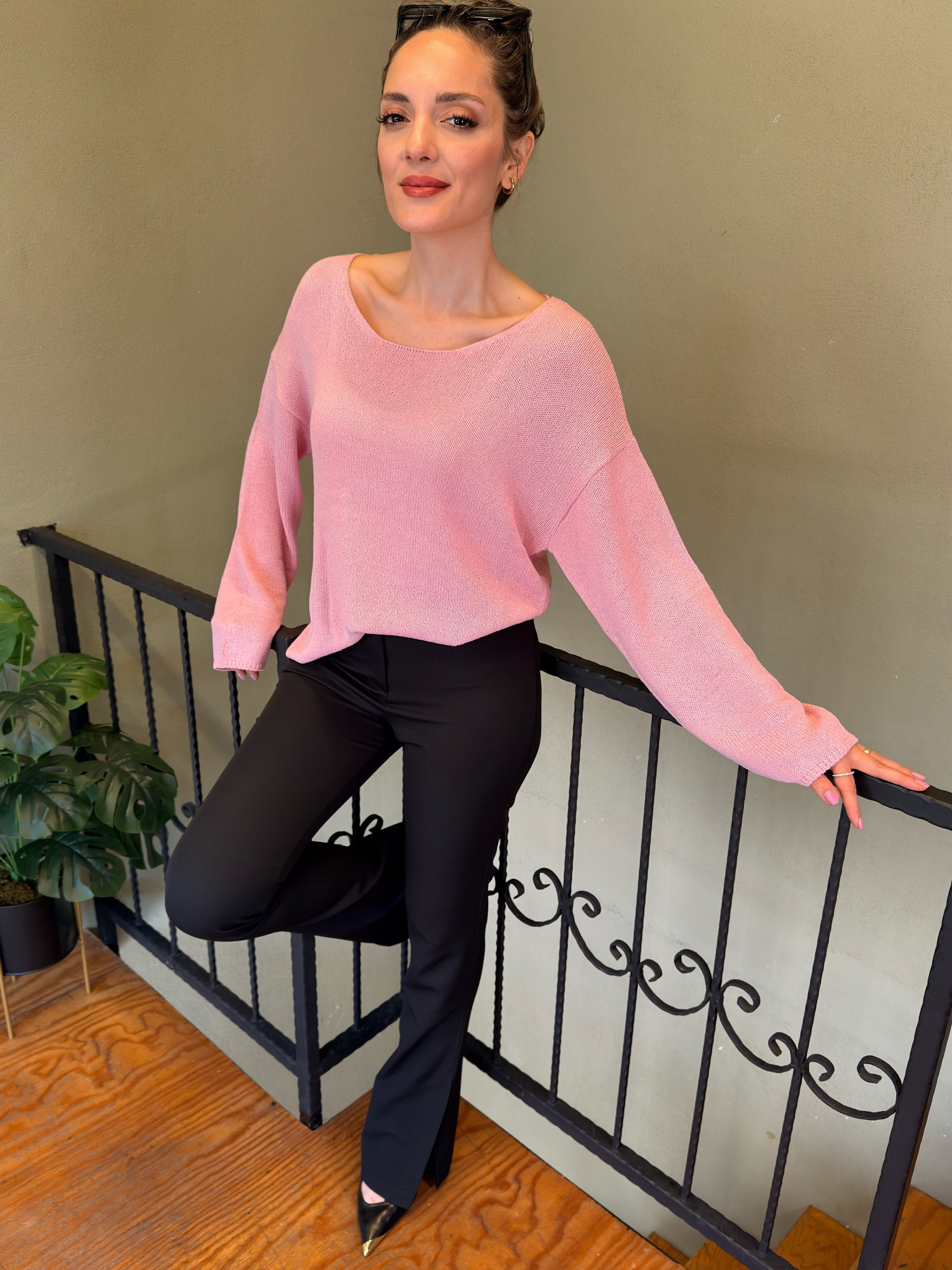 Pembe Oval Yaka Dökümlü Triko