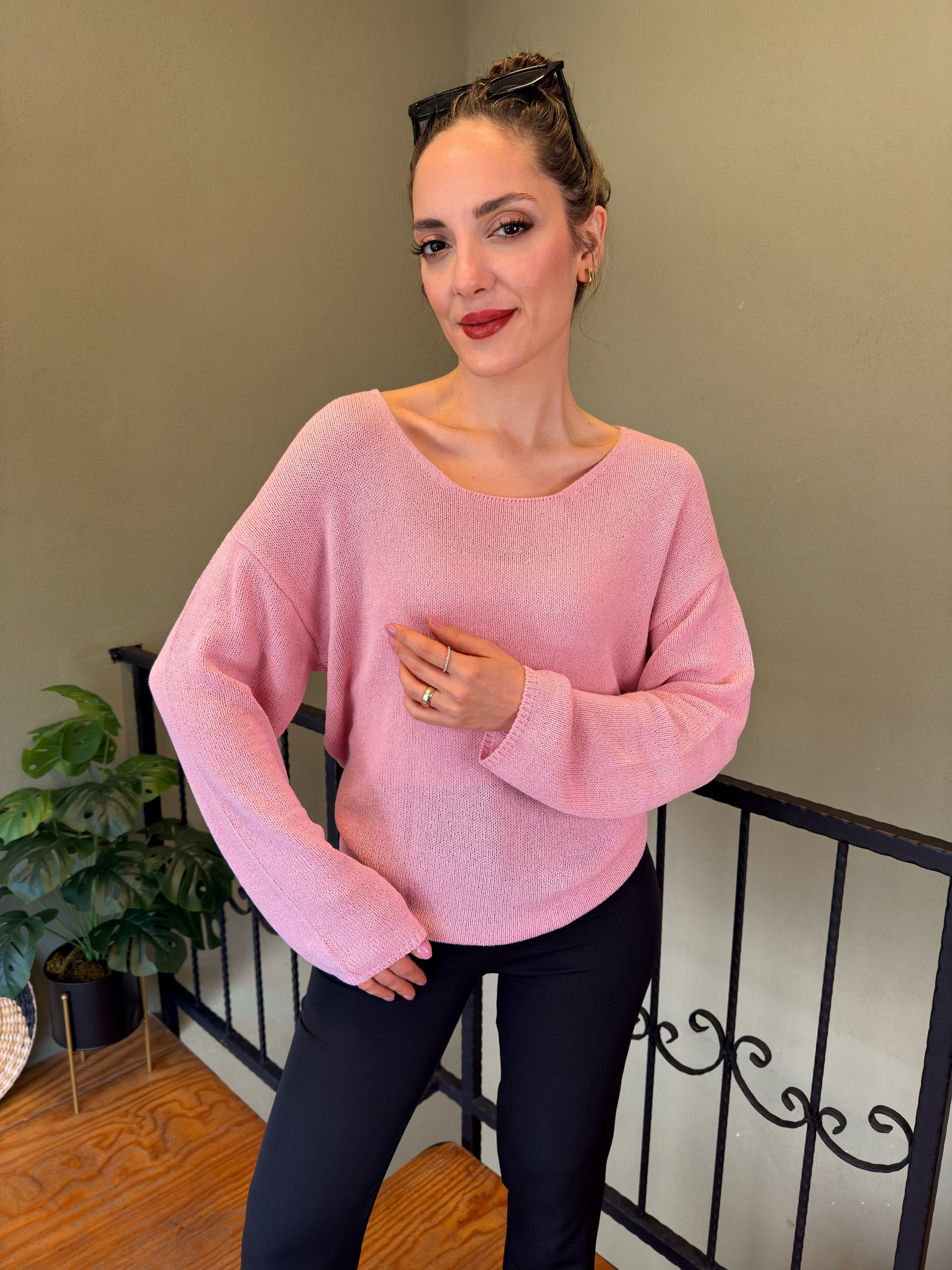 Pembe Oval Yaka Dökümlü Triko