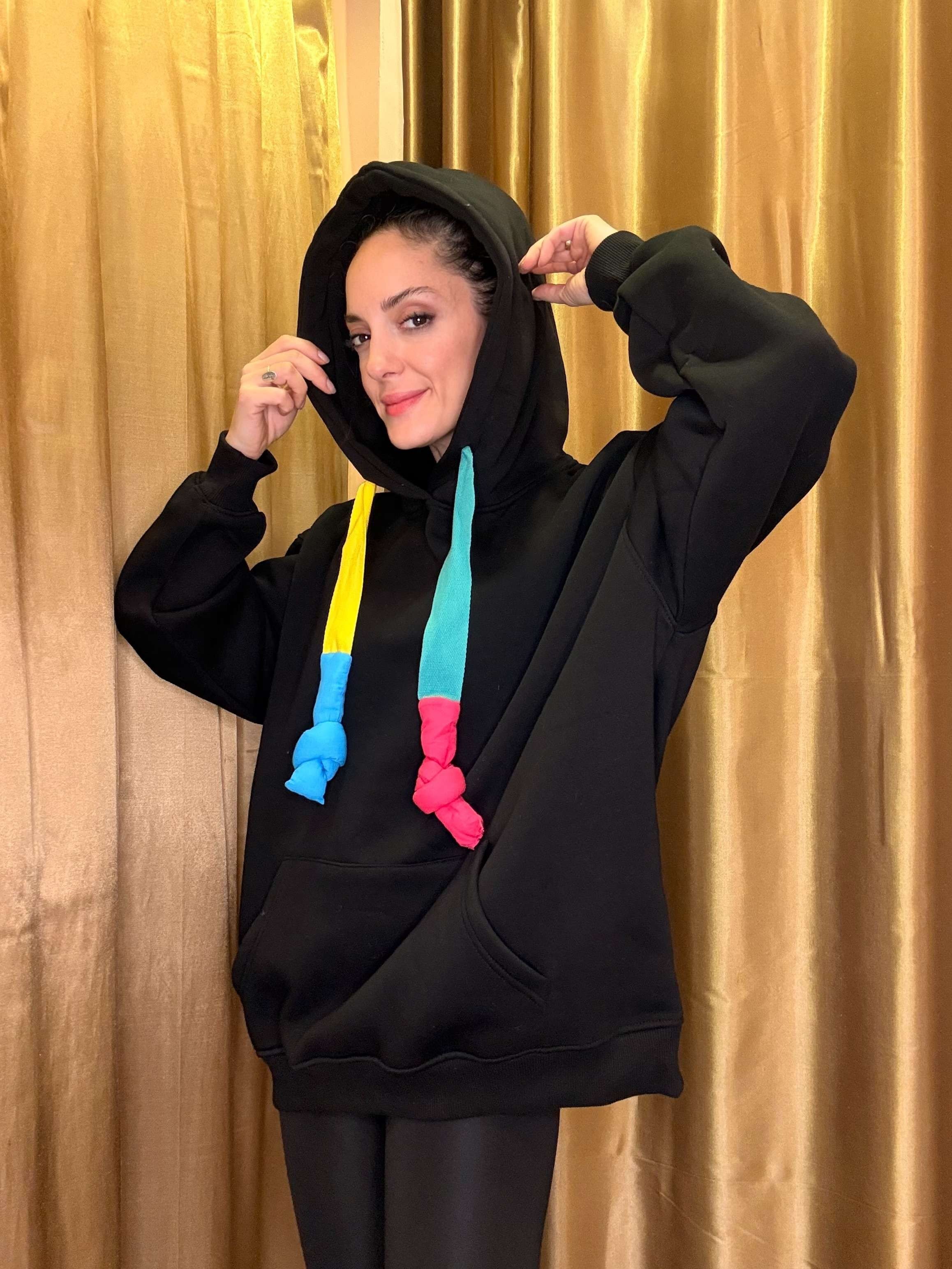 Renkli Kordon Detaylı Siyah Sweatshirt
