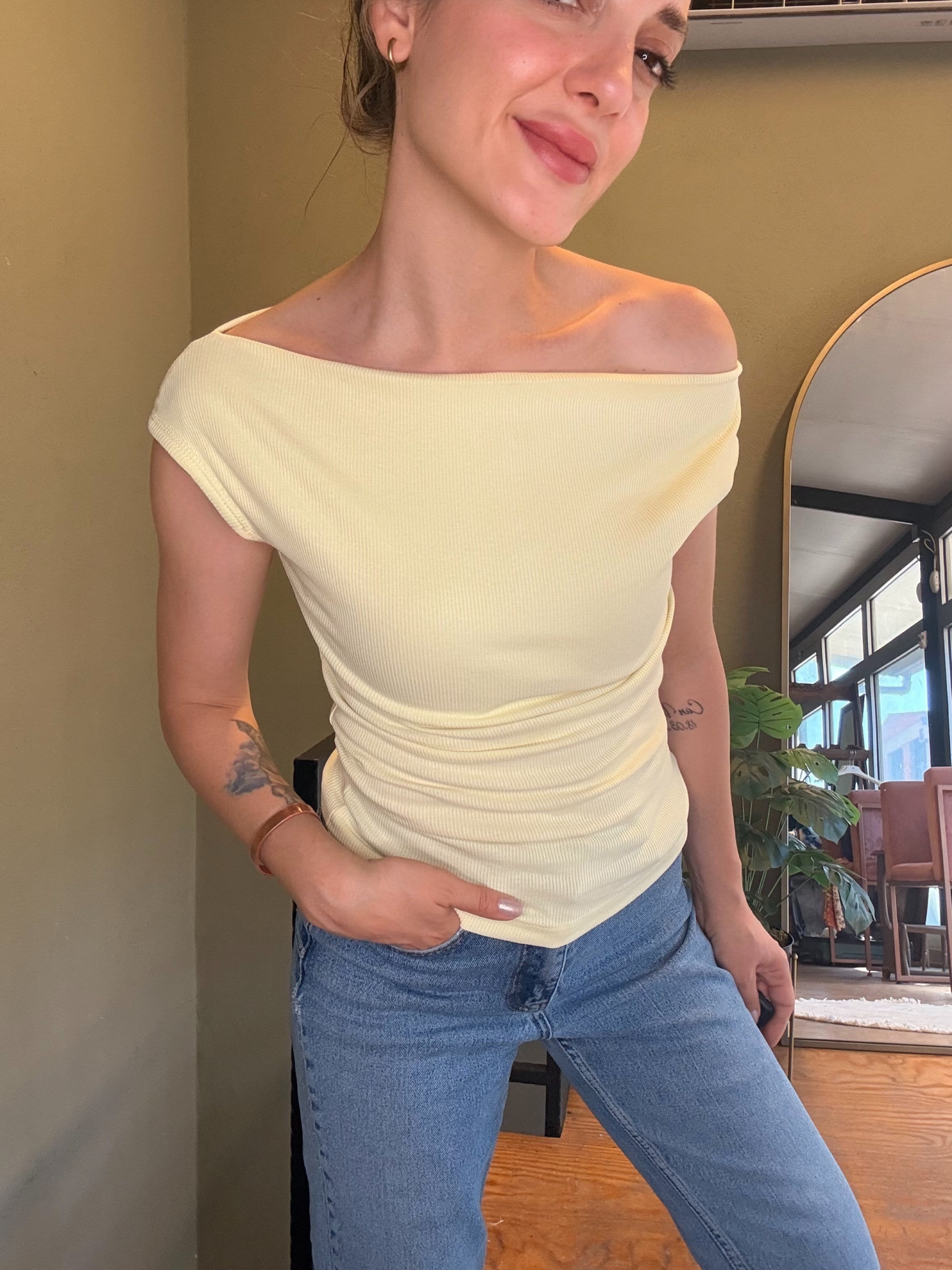 Sarı Geniş Yaka Tişört