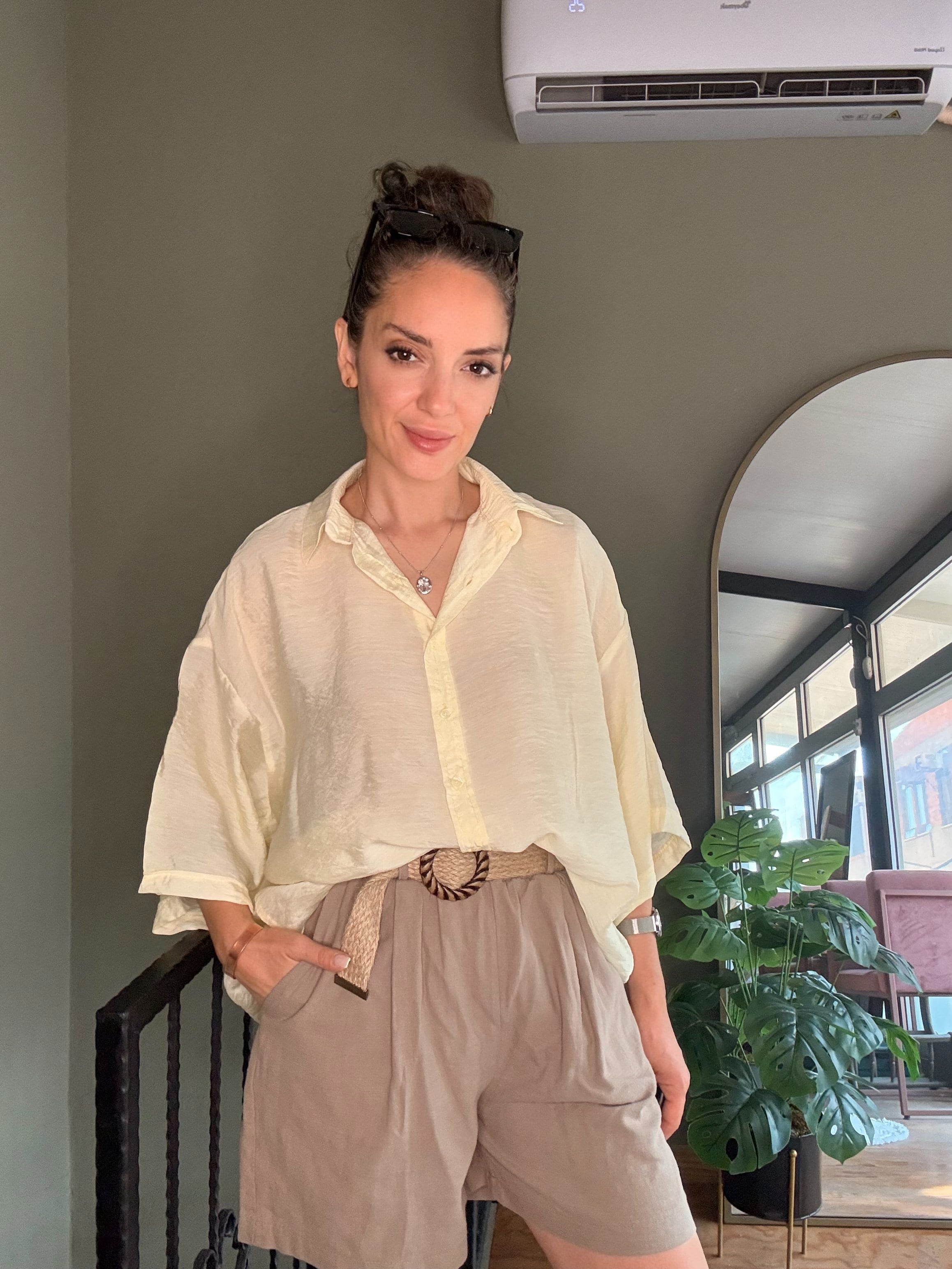 Sarı Kısa Kollu Rahat Kalıp Dökümlü Gömlek