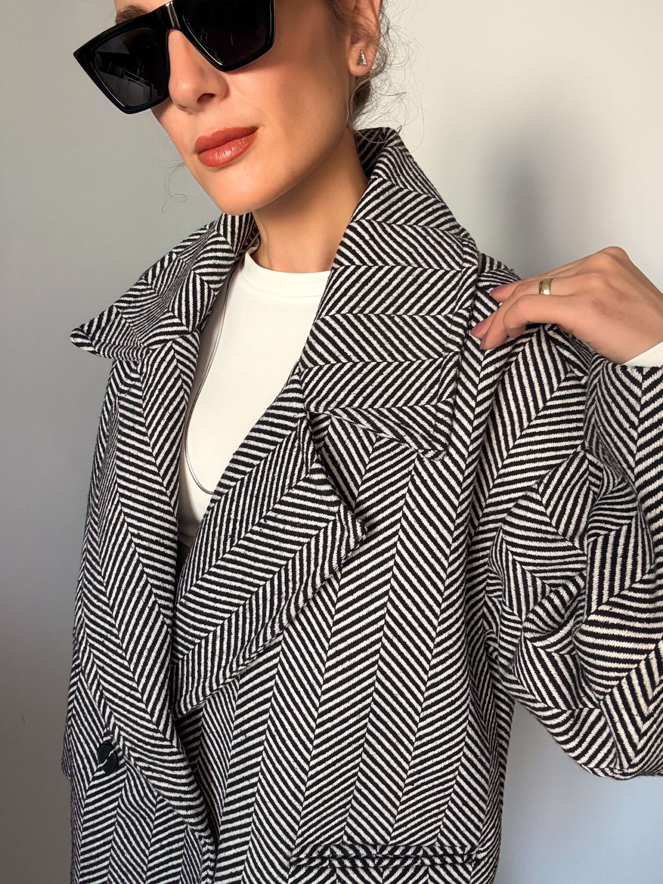Siyah Beyaz Balıksırtı Oversize Kaşe Kaban
