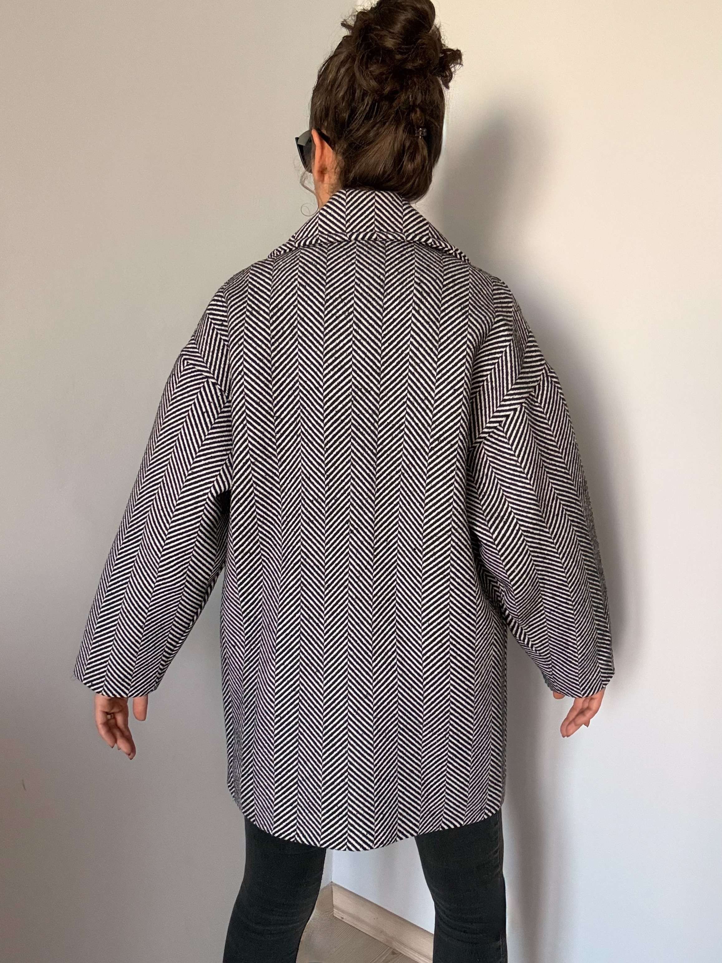 Siyah Beyaz Balıksırtı Oversize Kaşe Kaban
