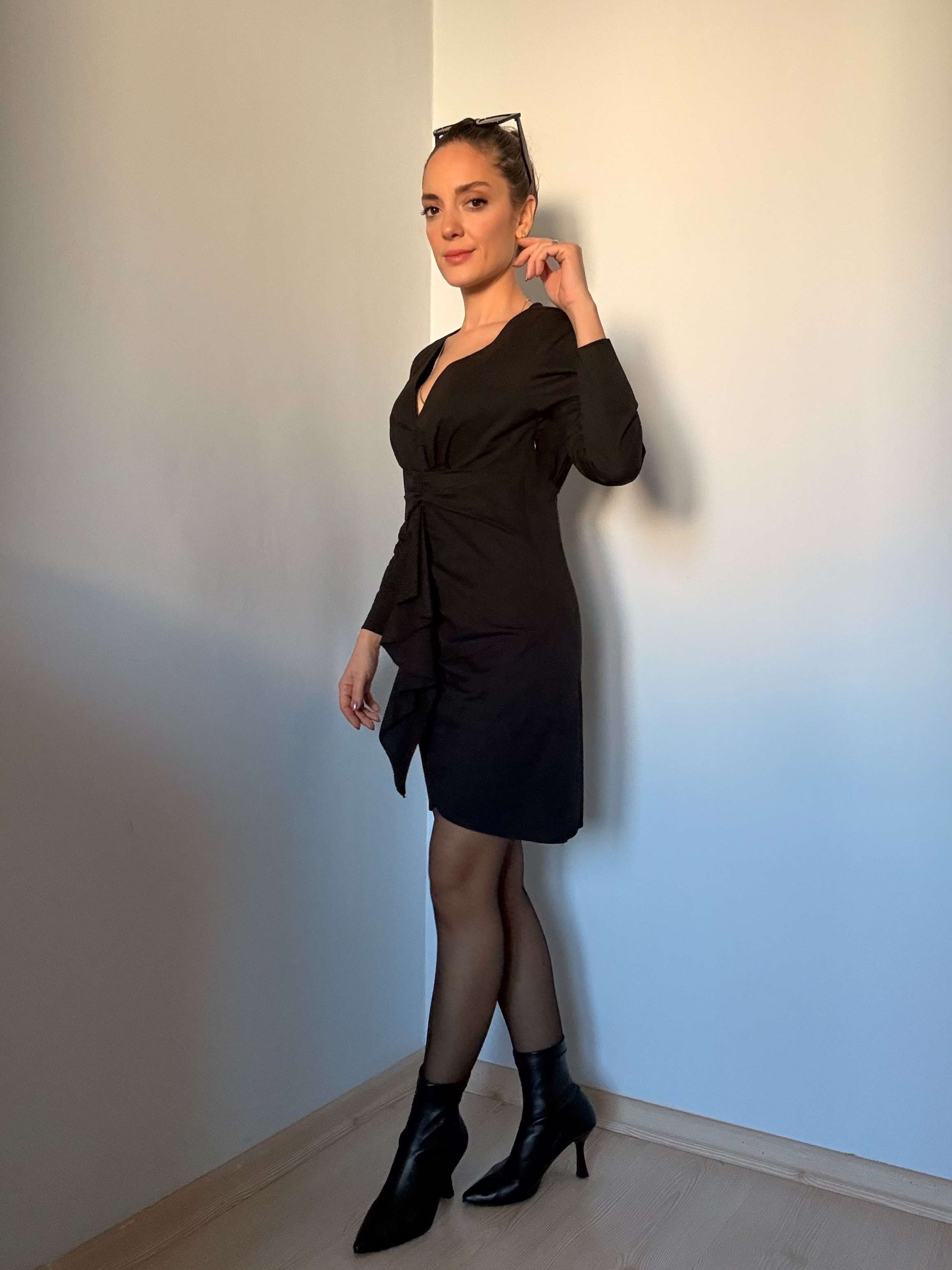 Siyah Büzgülü Mini Elbise