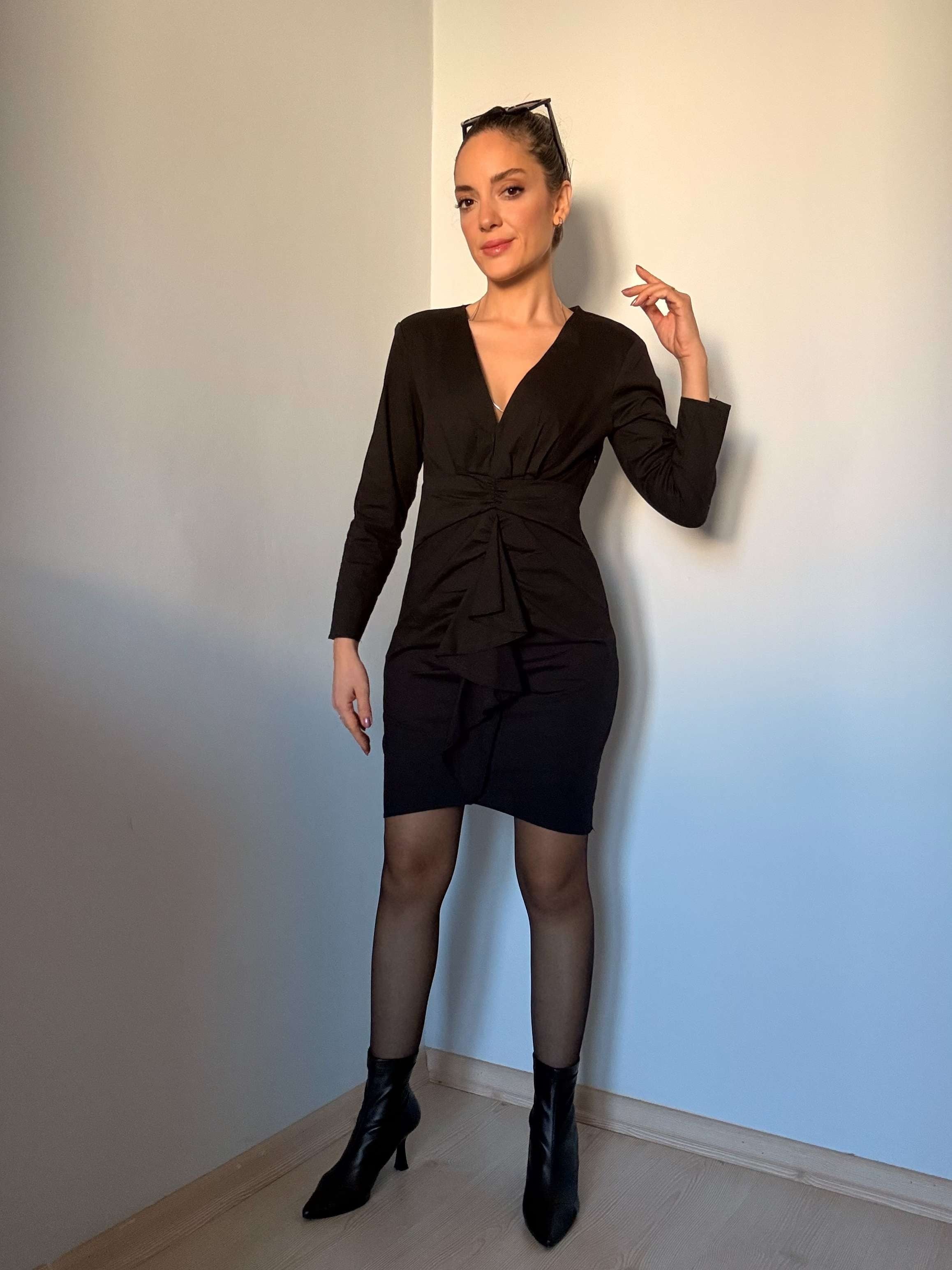 Siyah Büzgülü Mini Elbise