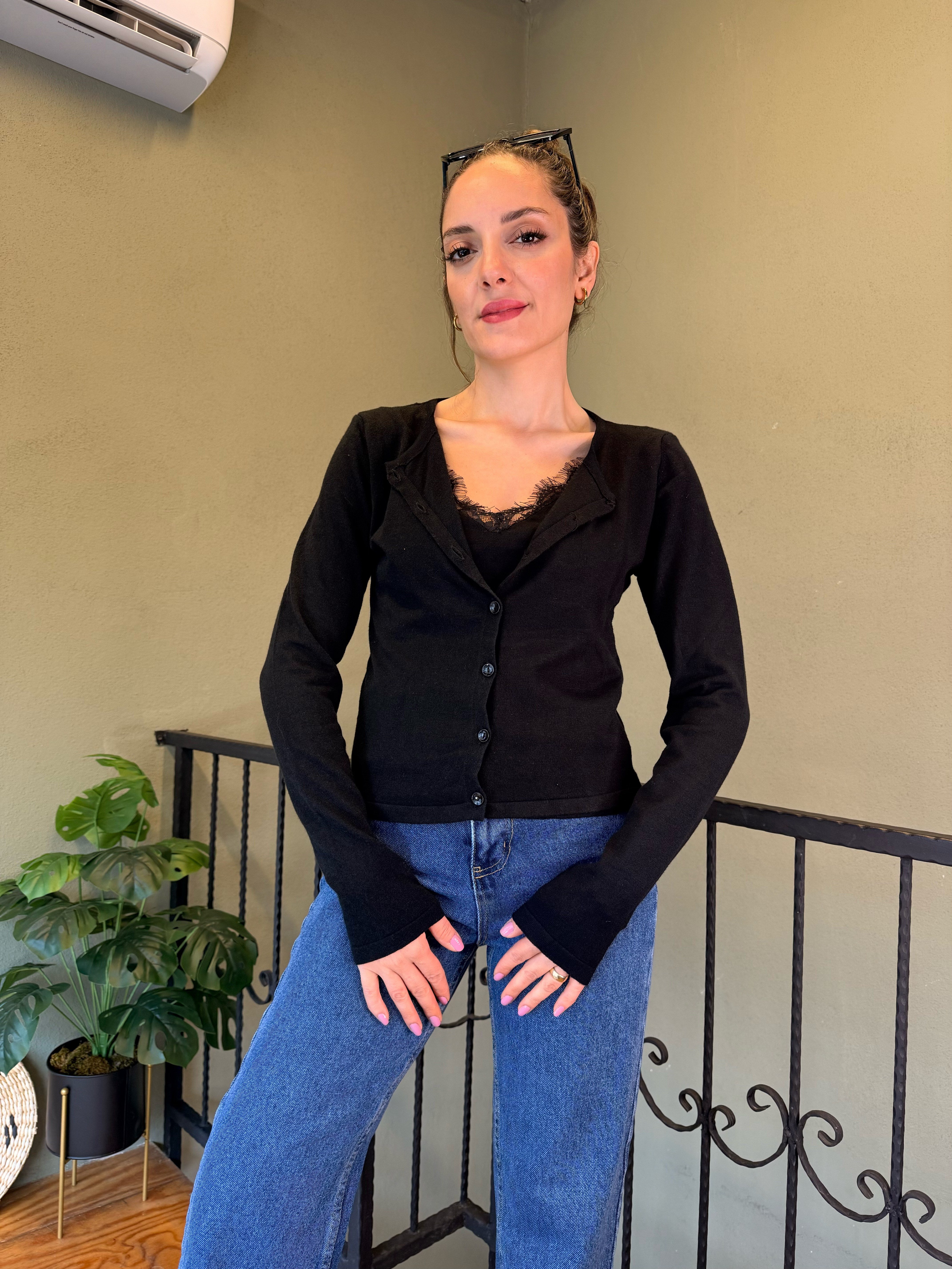 Siyah Dantel Detaylı Hırka Görünümlü Triko Bluz