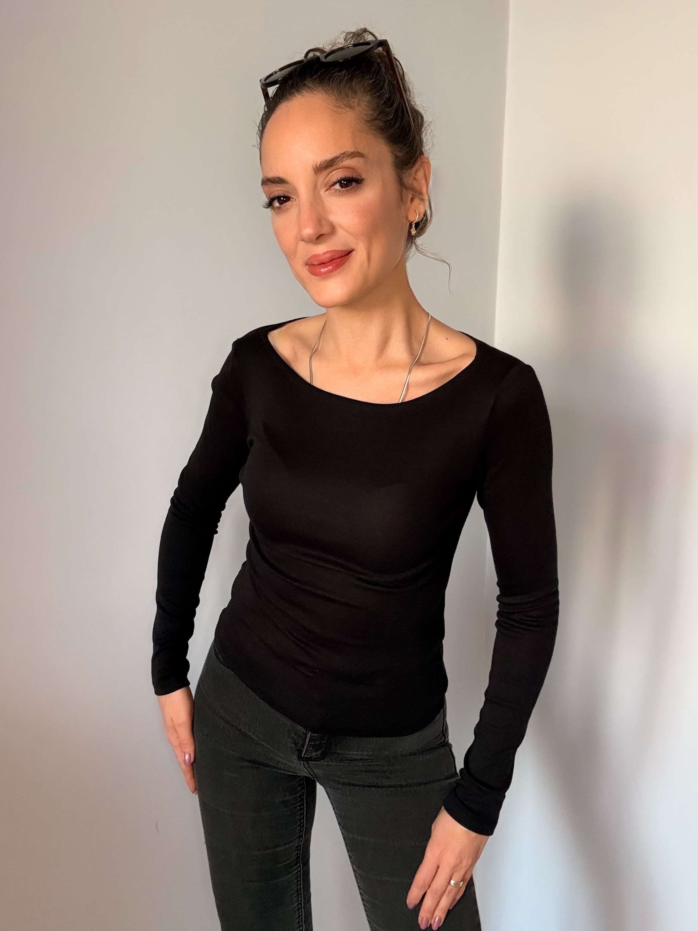 Siyah Kayık Yaka Bluz