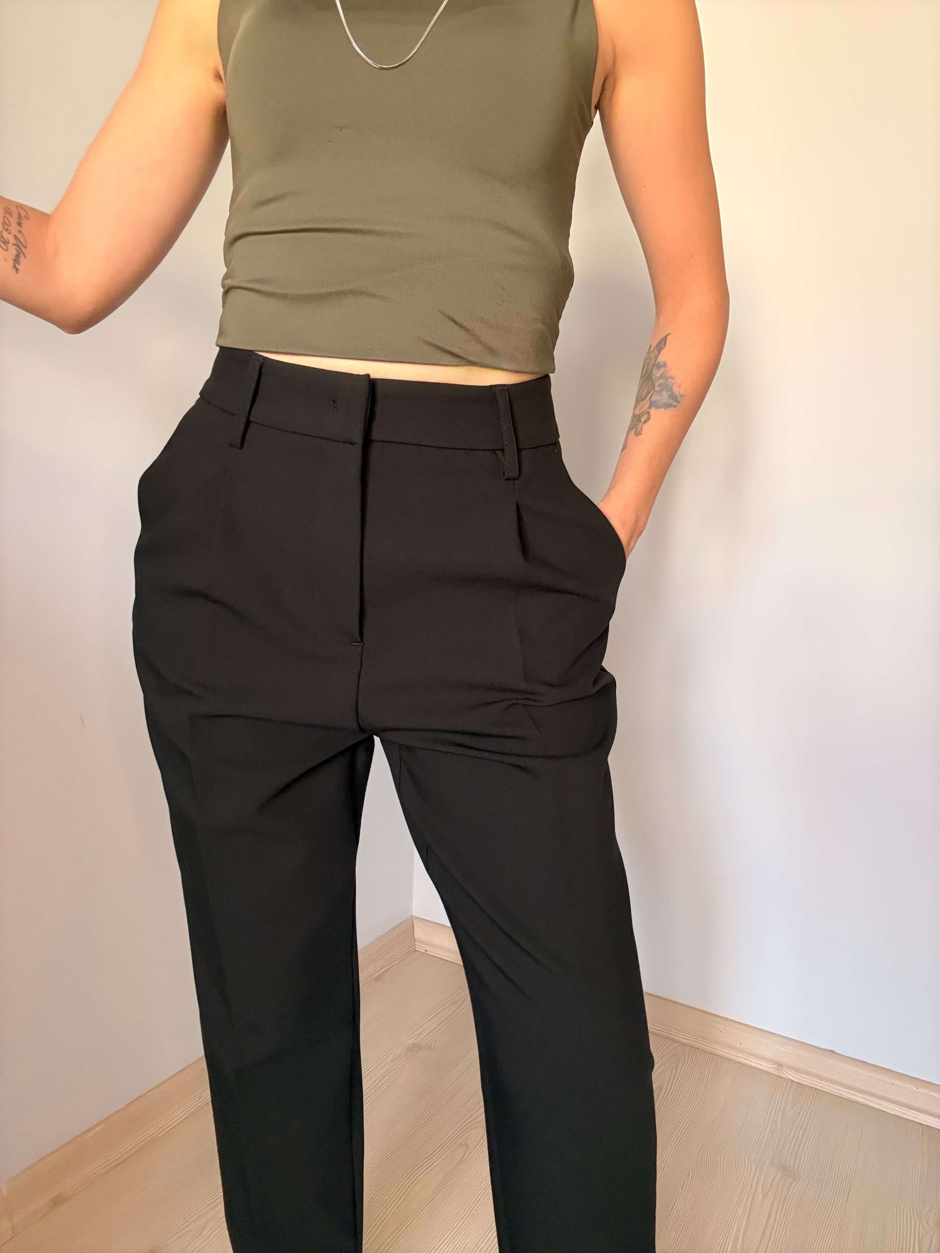 Siyah Kıvrık Paça Düz Fit Pantolon