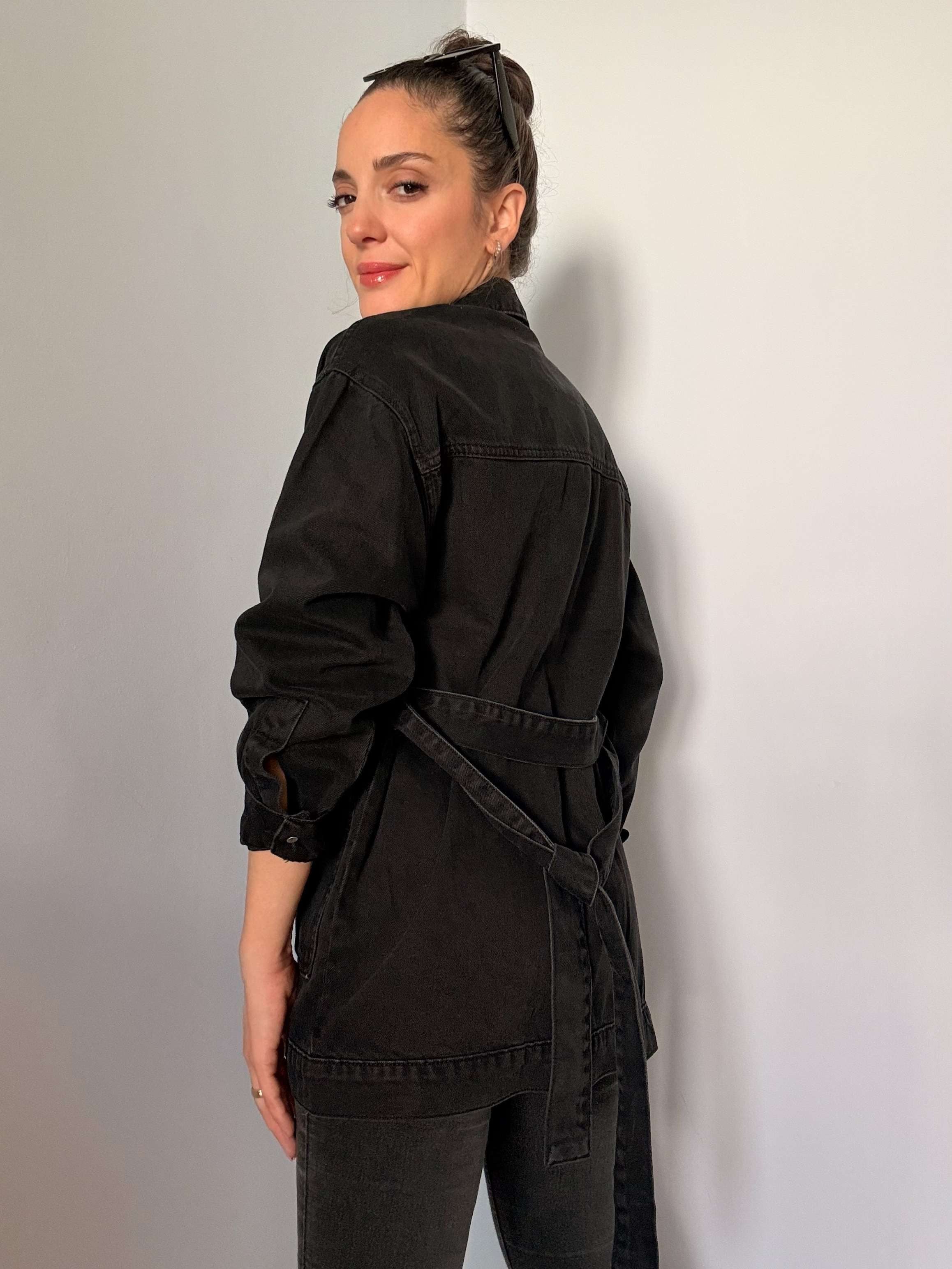 Siyah Kuşak Detaylı Denim Ceket