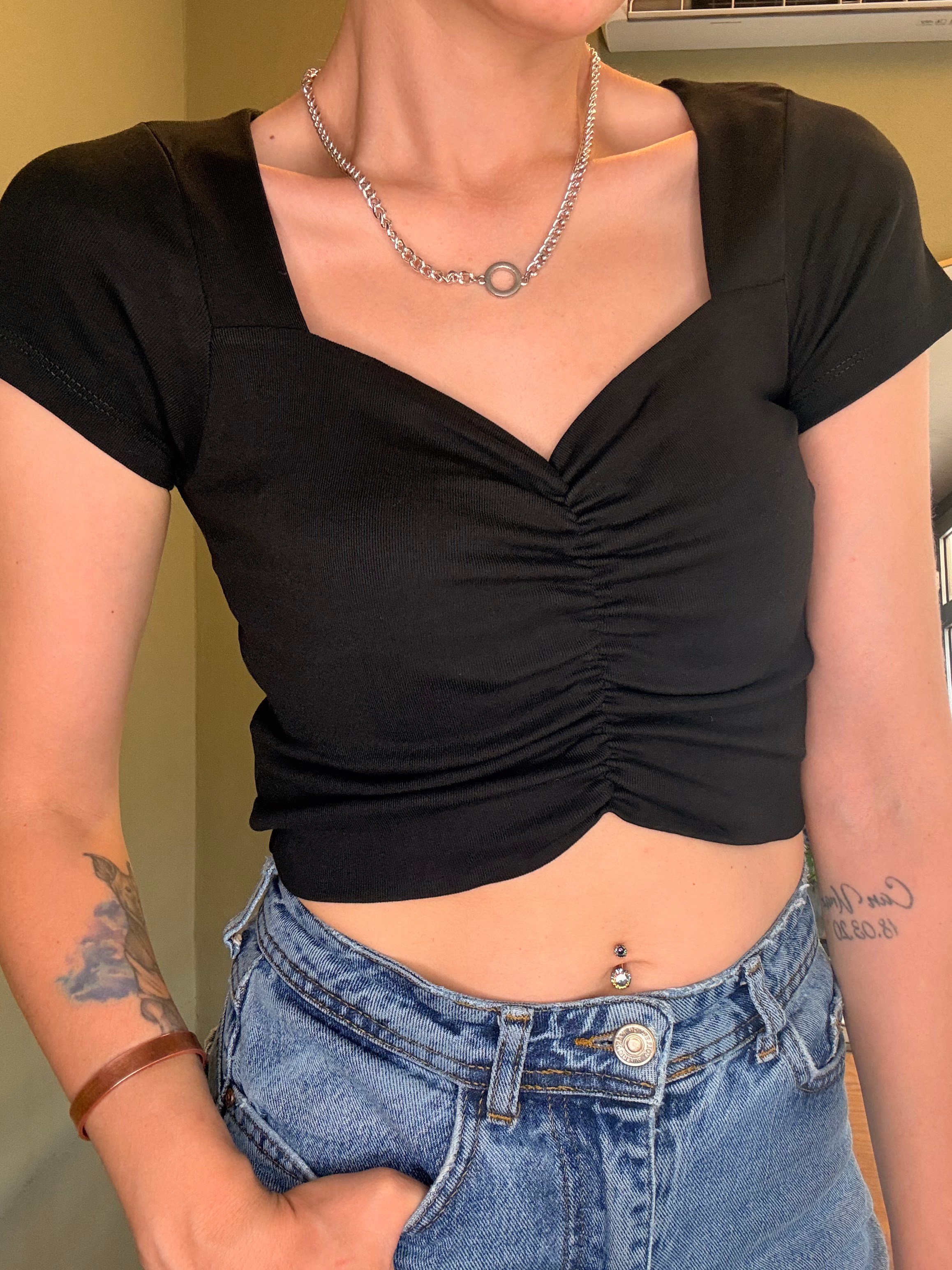 Siyah Önü Büzgülü Crop Tişört