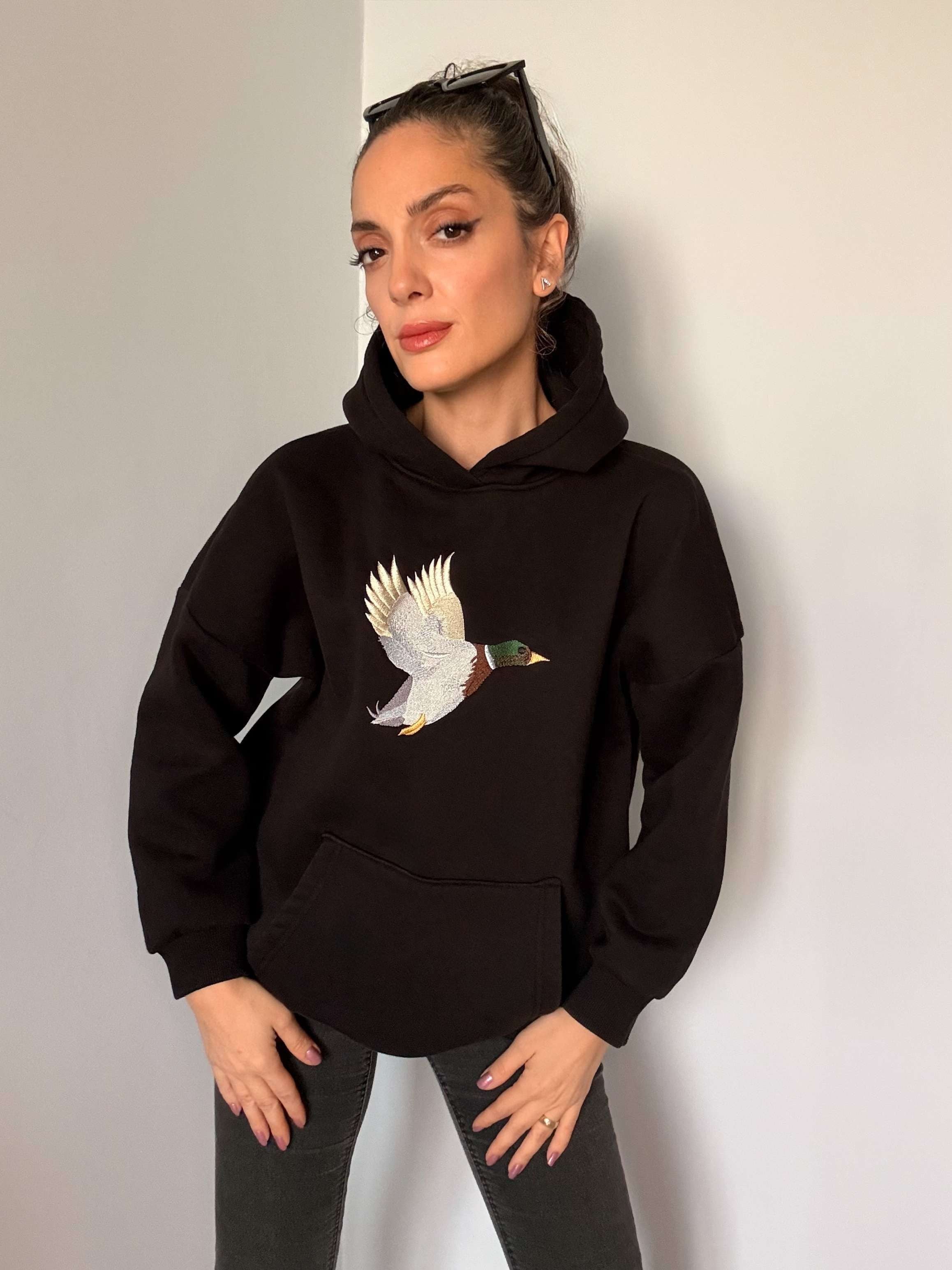 Siyah Önü Nakış İşleme Şardonlu Sweatshirt