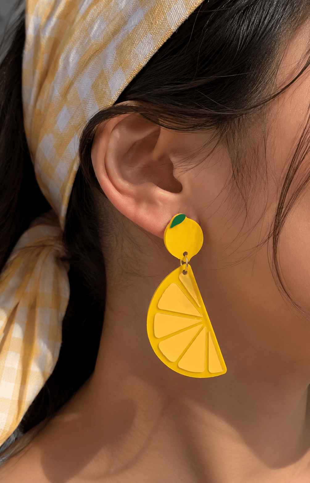 Limon Dilimi Sallantılı Küpe – Yaz Temalı Renkli Küpe