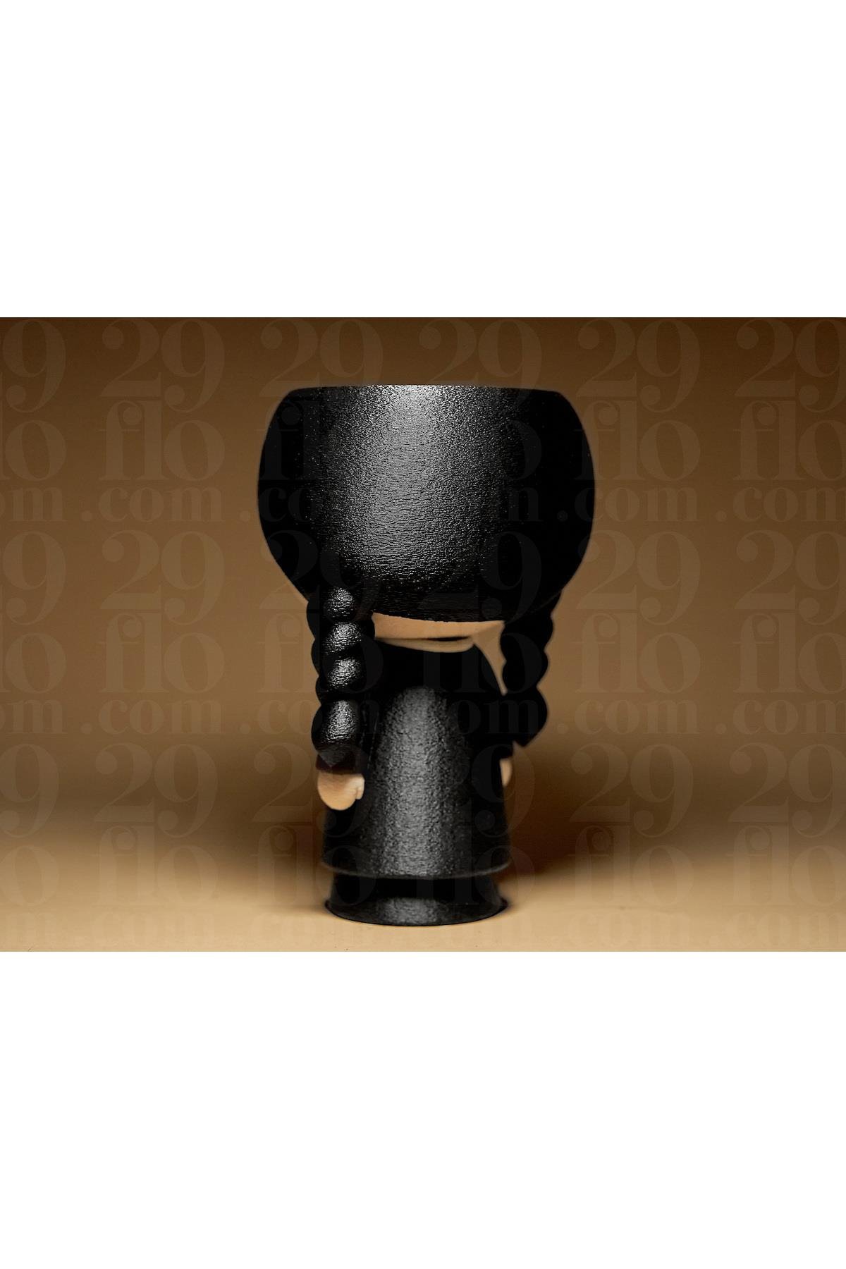 Wednesday Addams Figür Kalemlik – Dekoratif & Fonksiyonel