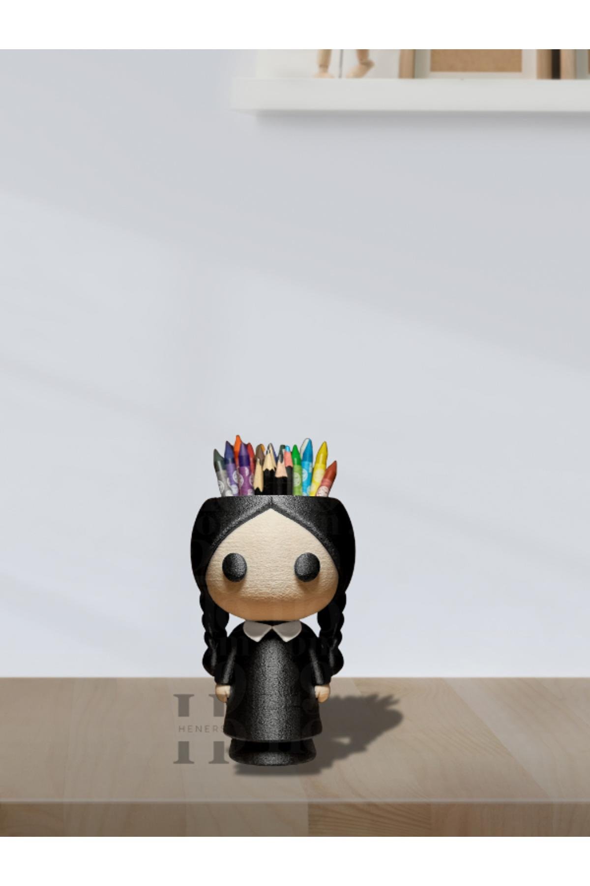 Wednesday Addams Figür Kalemlik – Dekoratif & Fonksiyonel