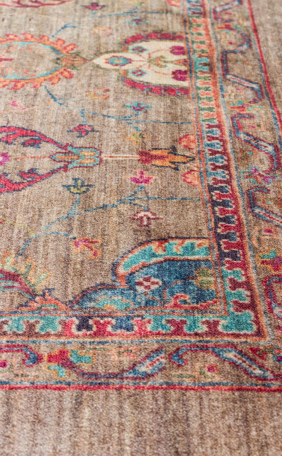 ANTIQUE 07 OLIVE Kolay kullanımlı Kaymaz Karabağ ve Antik Desenlere Sahip Yıkanabilir Makine Halısı