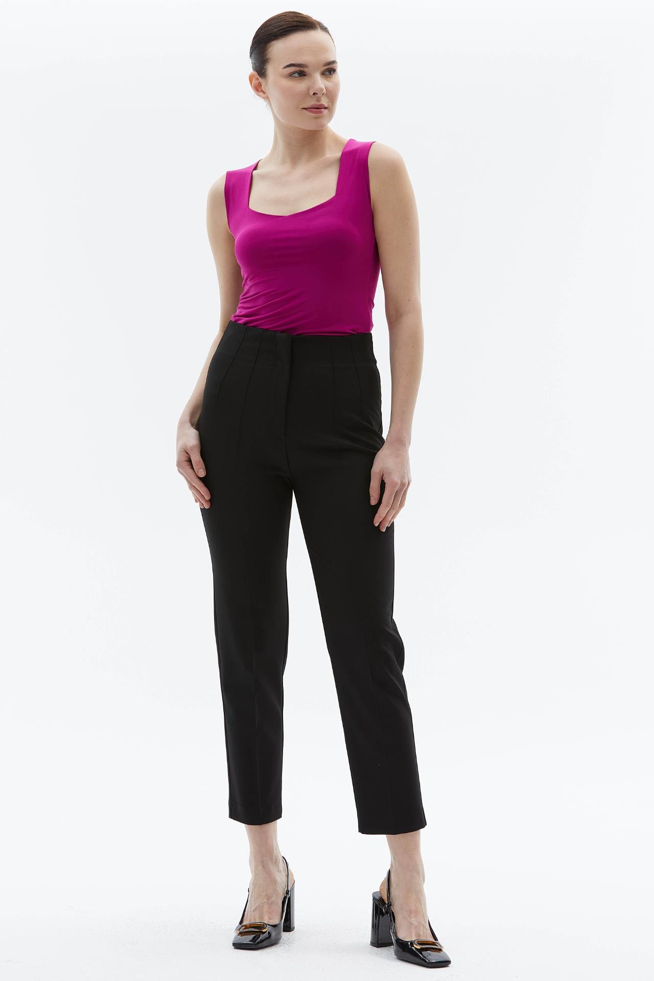 Çift Pensli Cepsiz Boru Paça Pantolon  /  SİYAH