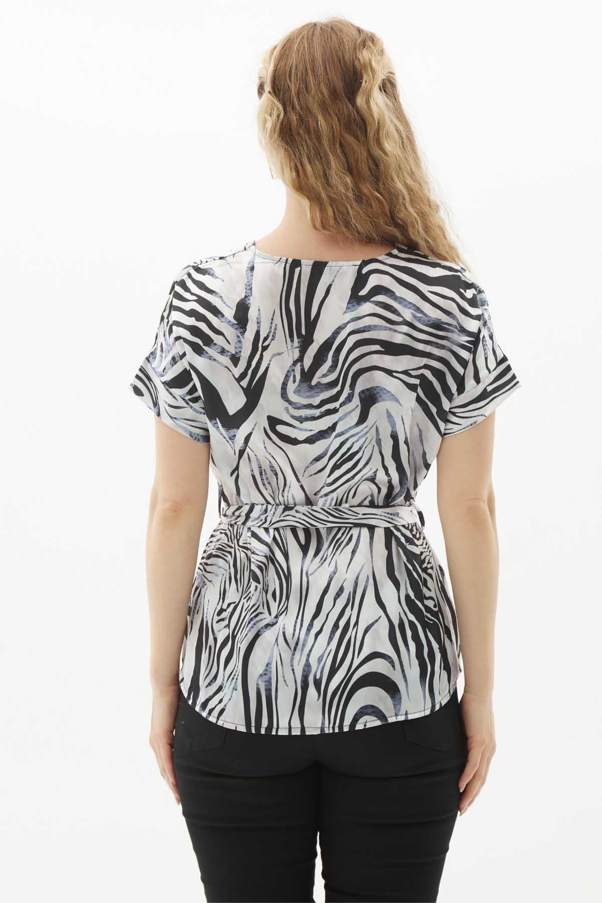 V Yaka Düşük Kol Zebra Desen Bluz  /  SİYAH