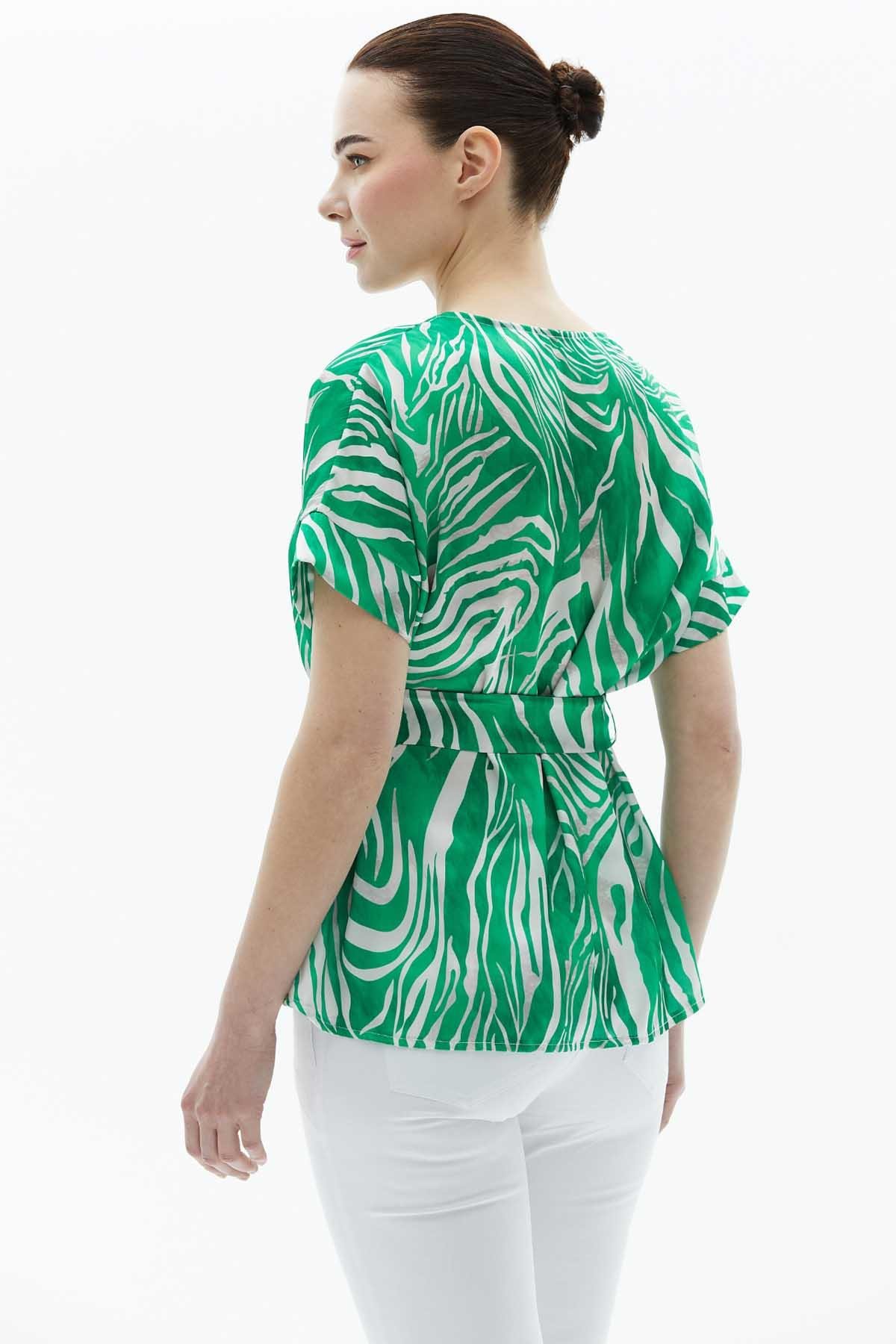 V Yaka Düşük Kol Zebra Desen Bluz  /  YEŞİL