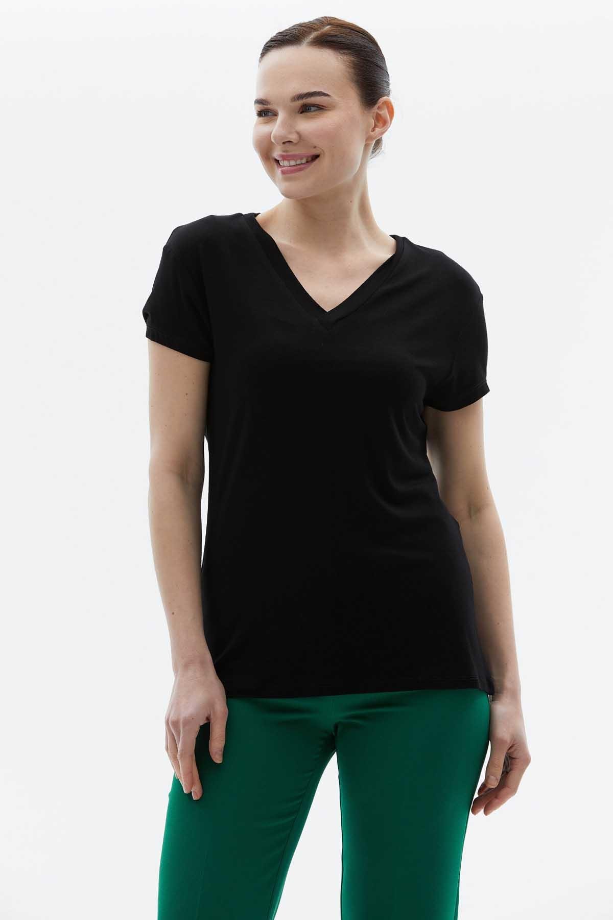 V Yaka Kısa Kol Penye Bluz  /  SİYAH