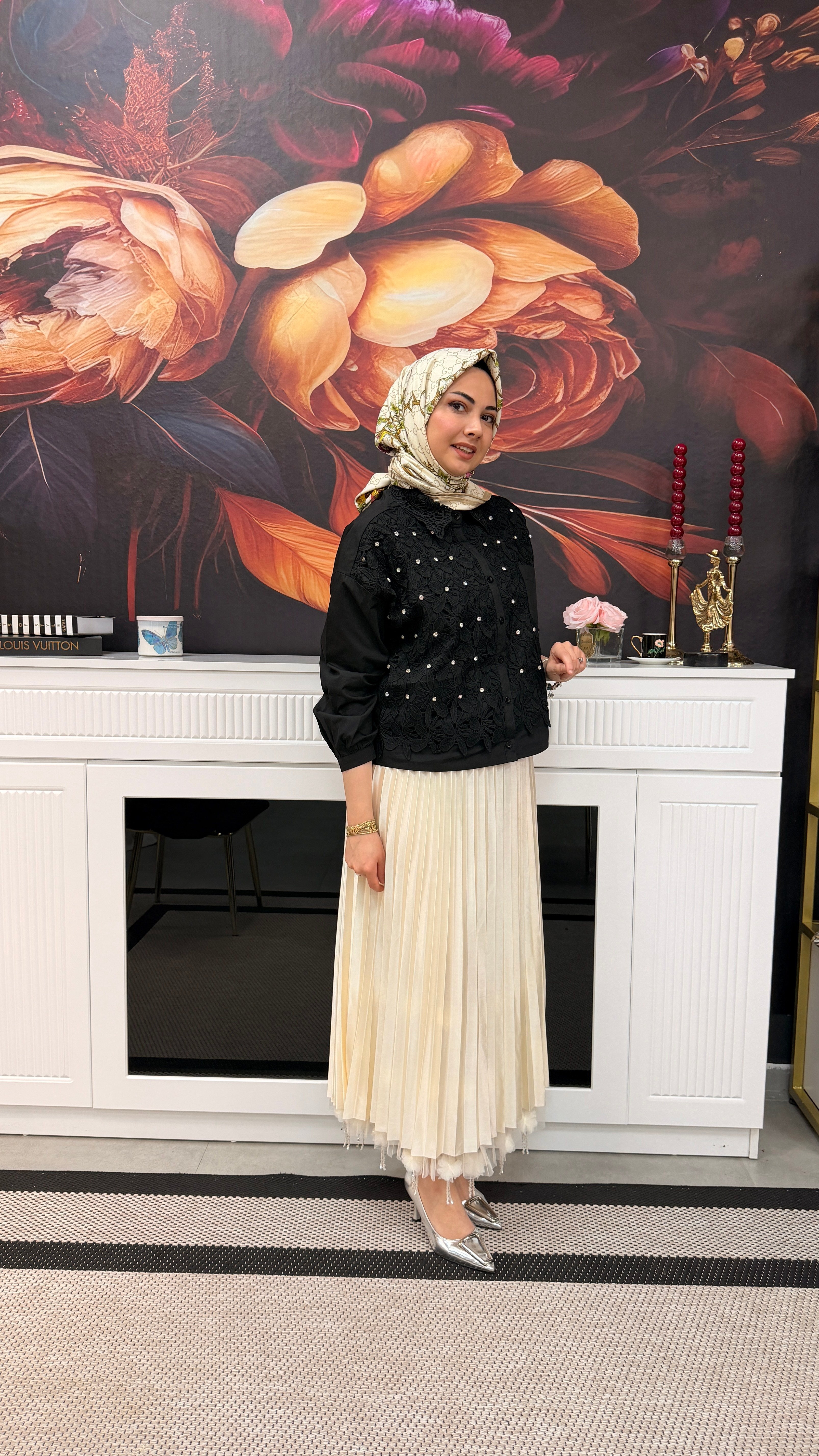 Noor Etek 