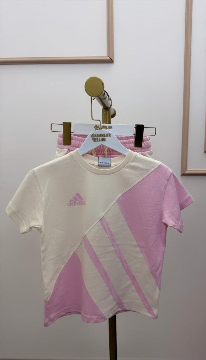 Pembe Şeritli Takım